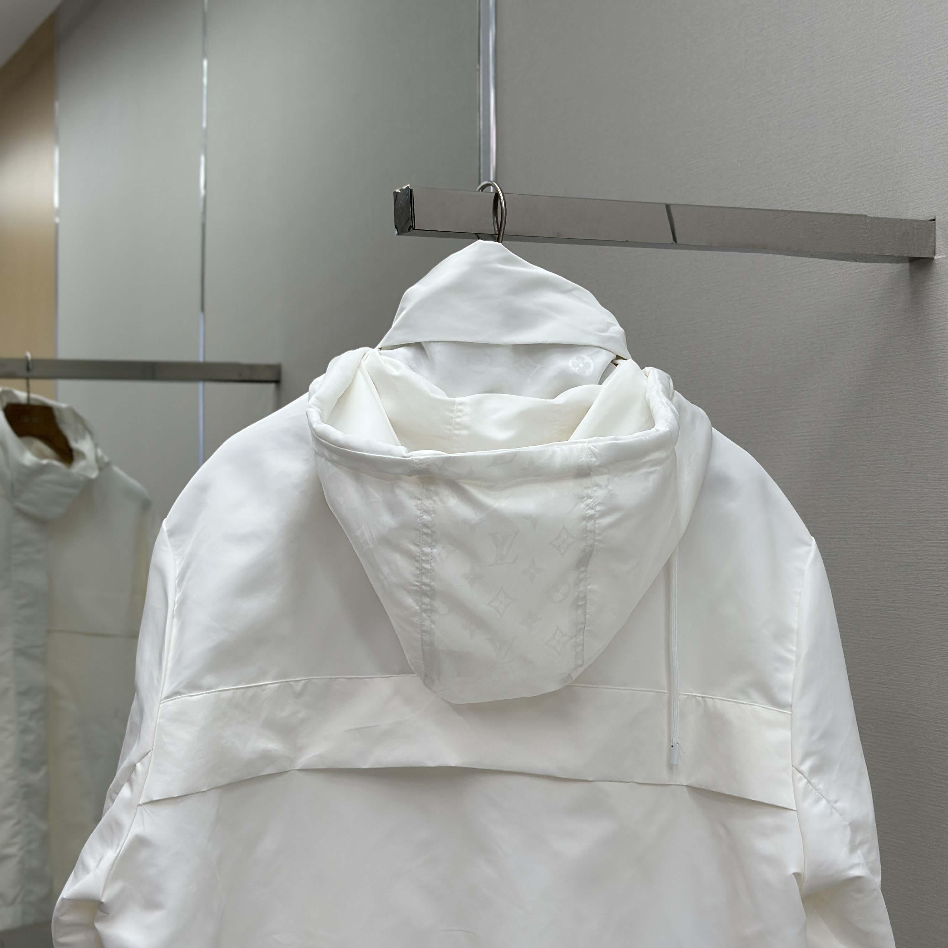 Louis Vuitton Signature Windbreaker   1AHUH1 - DesignerGu