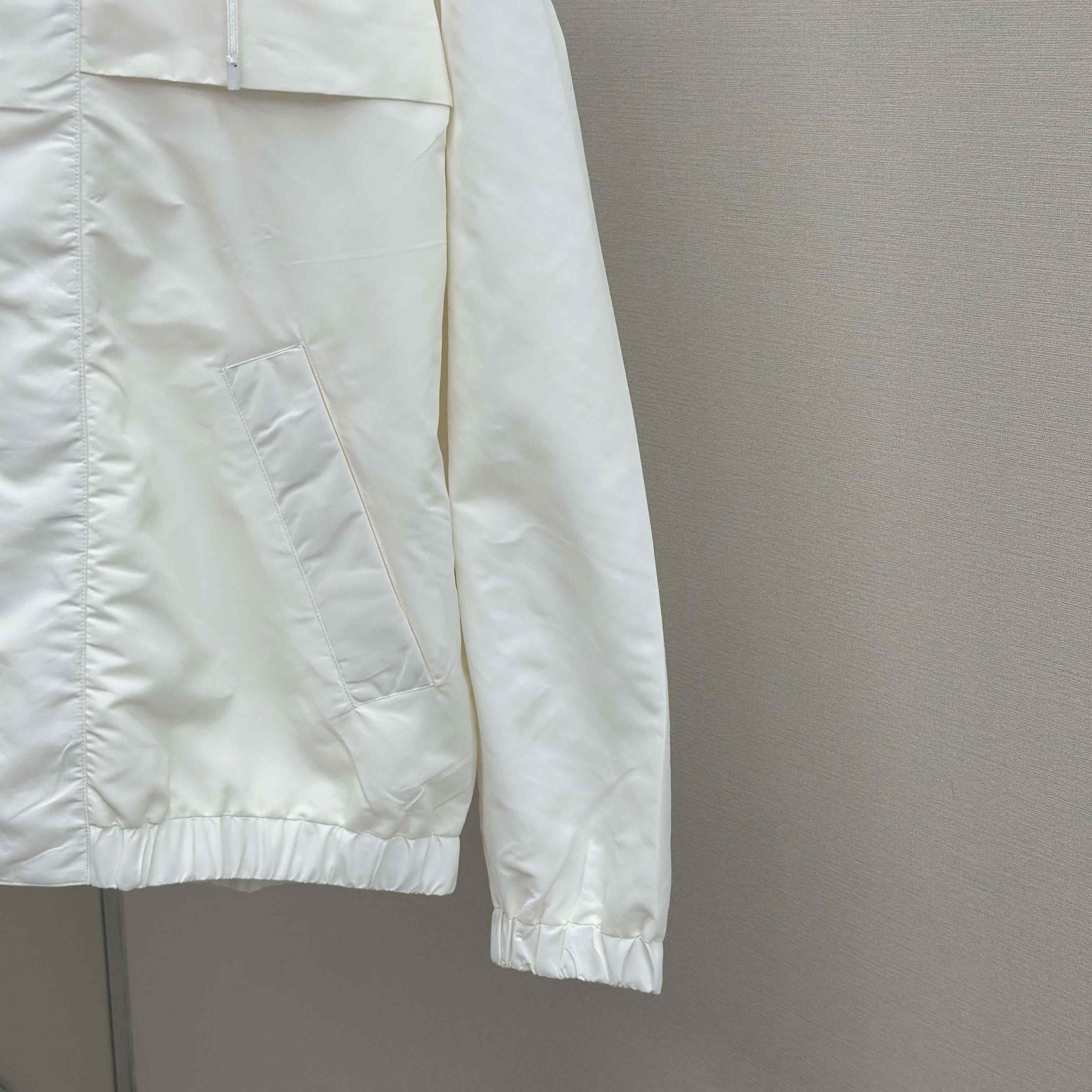 Louis Vuitton Signature Windbreaker   1AHUH1 - DesignerGu