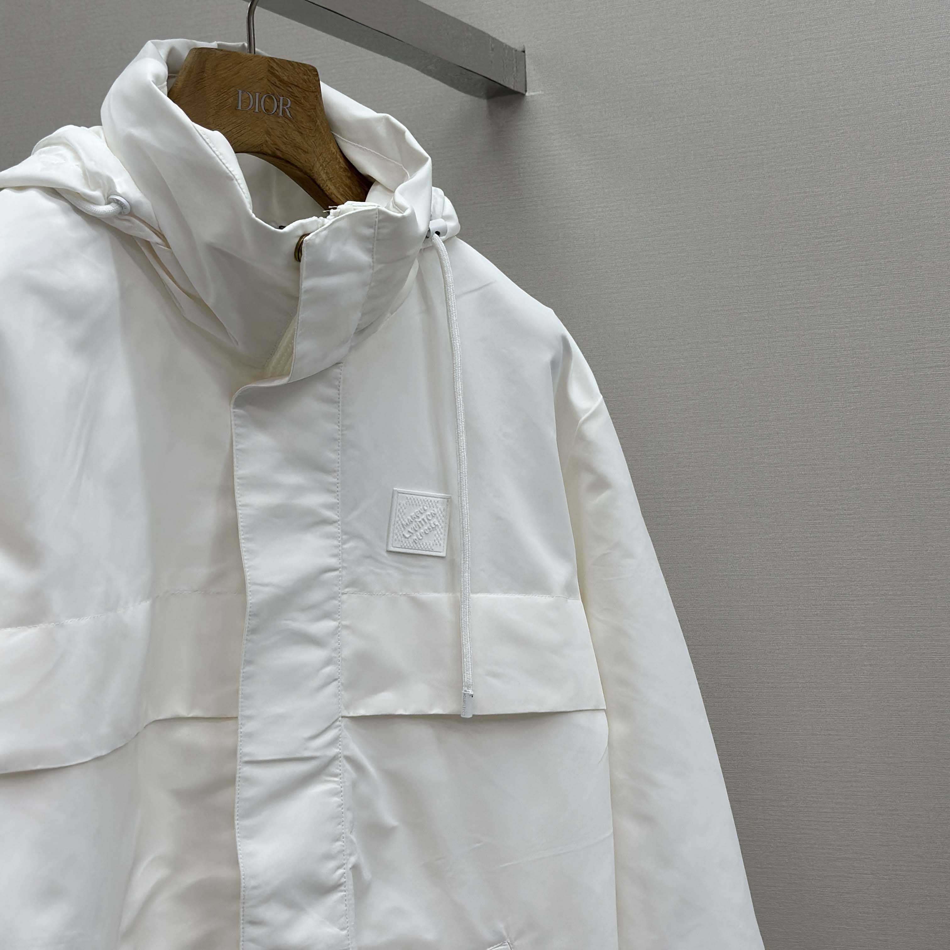 Louis Vuitton Signature Windbreaker   1AHUH1 - DesignerGu