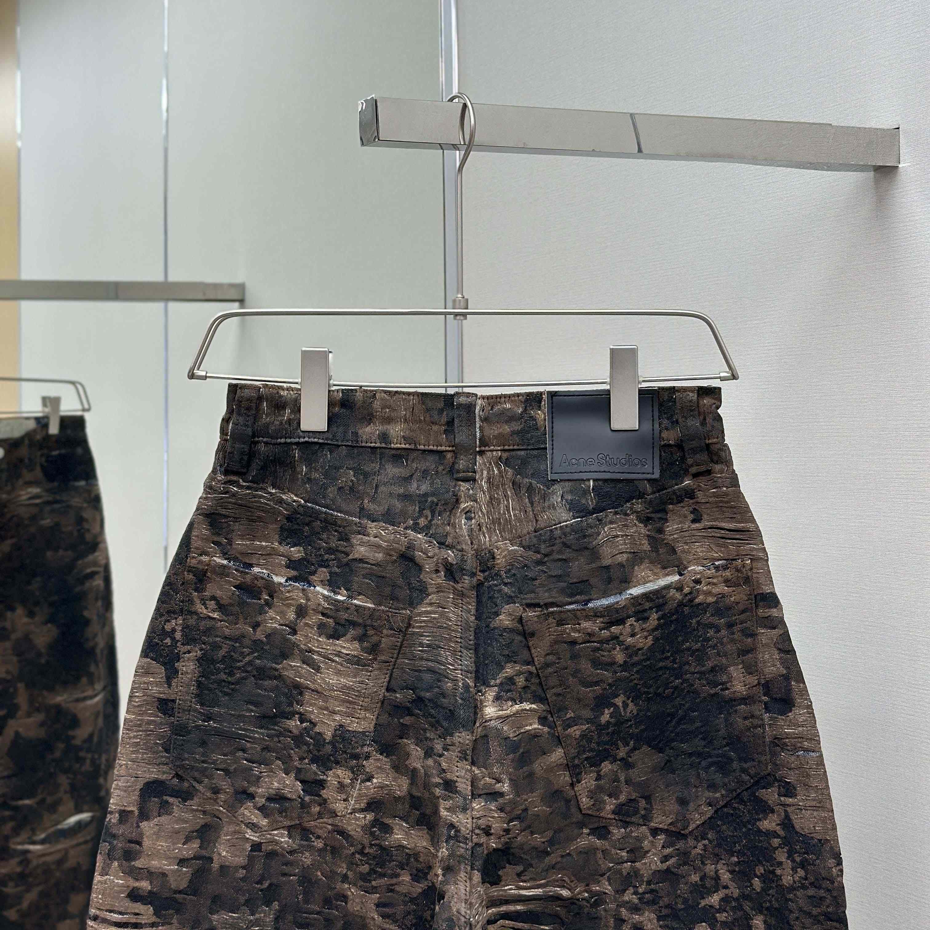 Acne Studios Loose Fit Jeans - 2023 - DesignerGu