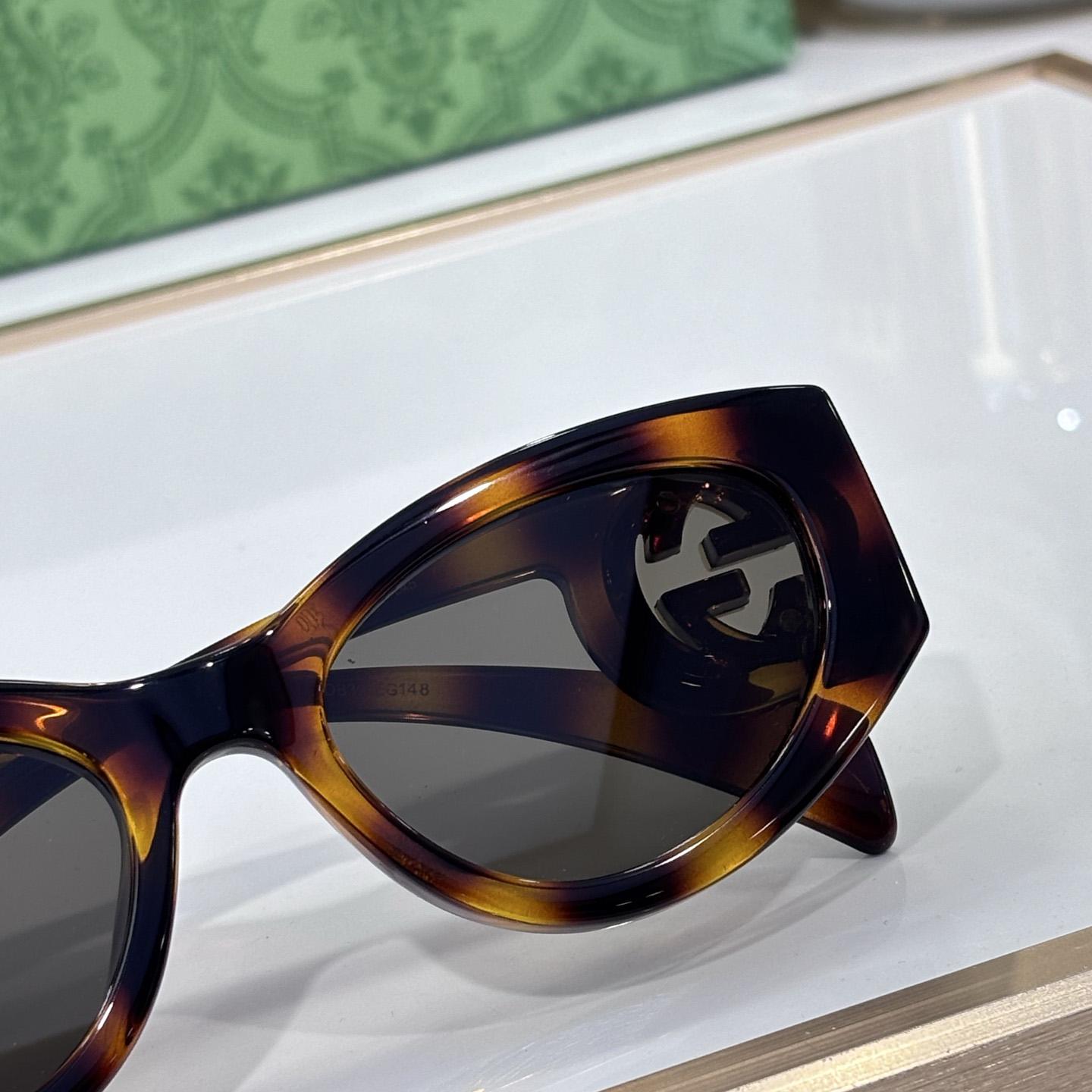 Gucci Cat-eye frame Sunglasses - DesignerGu