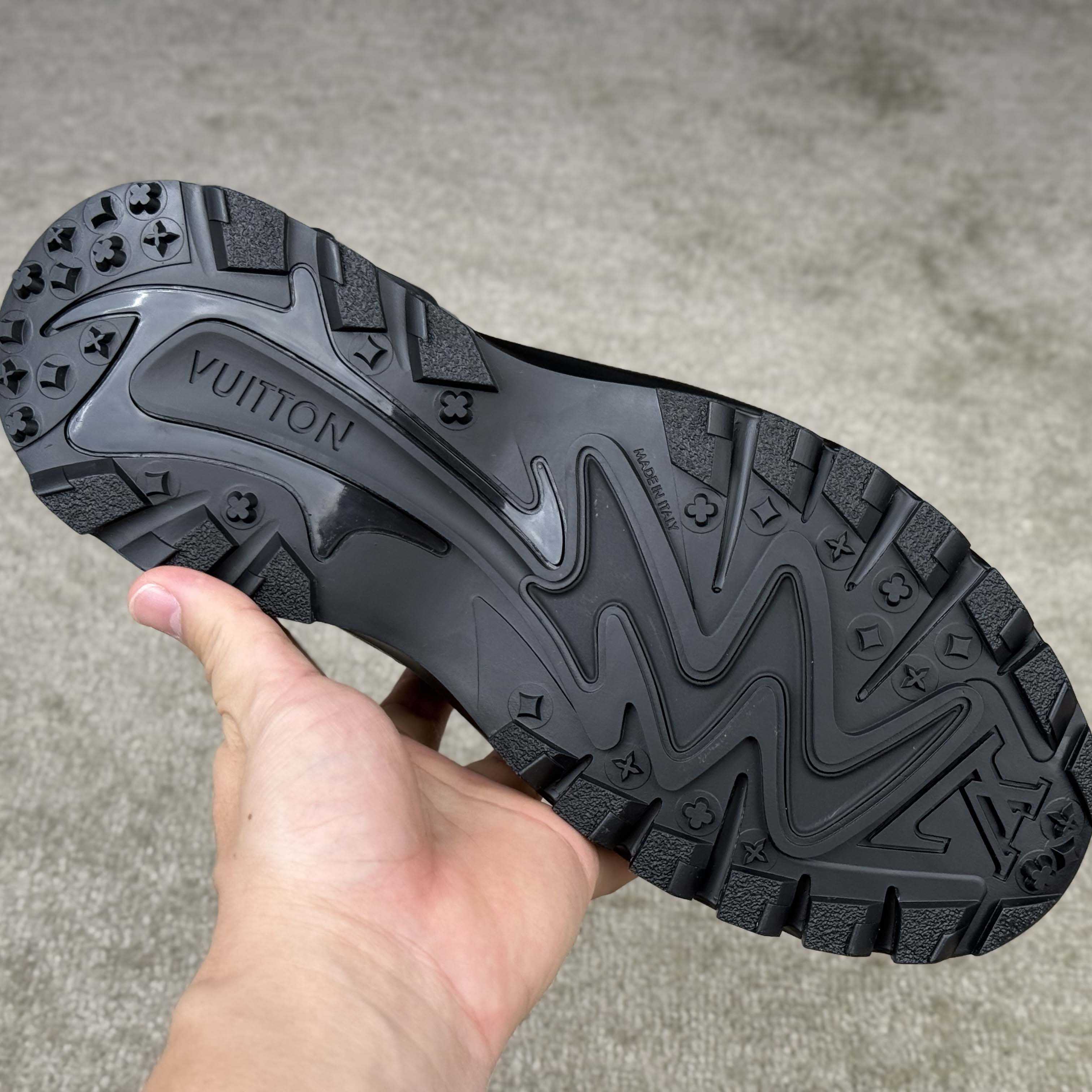 Louis Vuitton LV Runner Tatic Sneaker     1ADH08 - DesignerGu