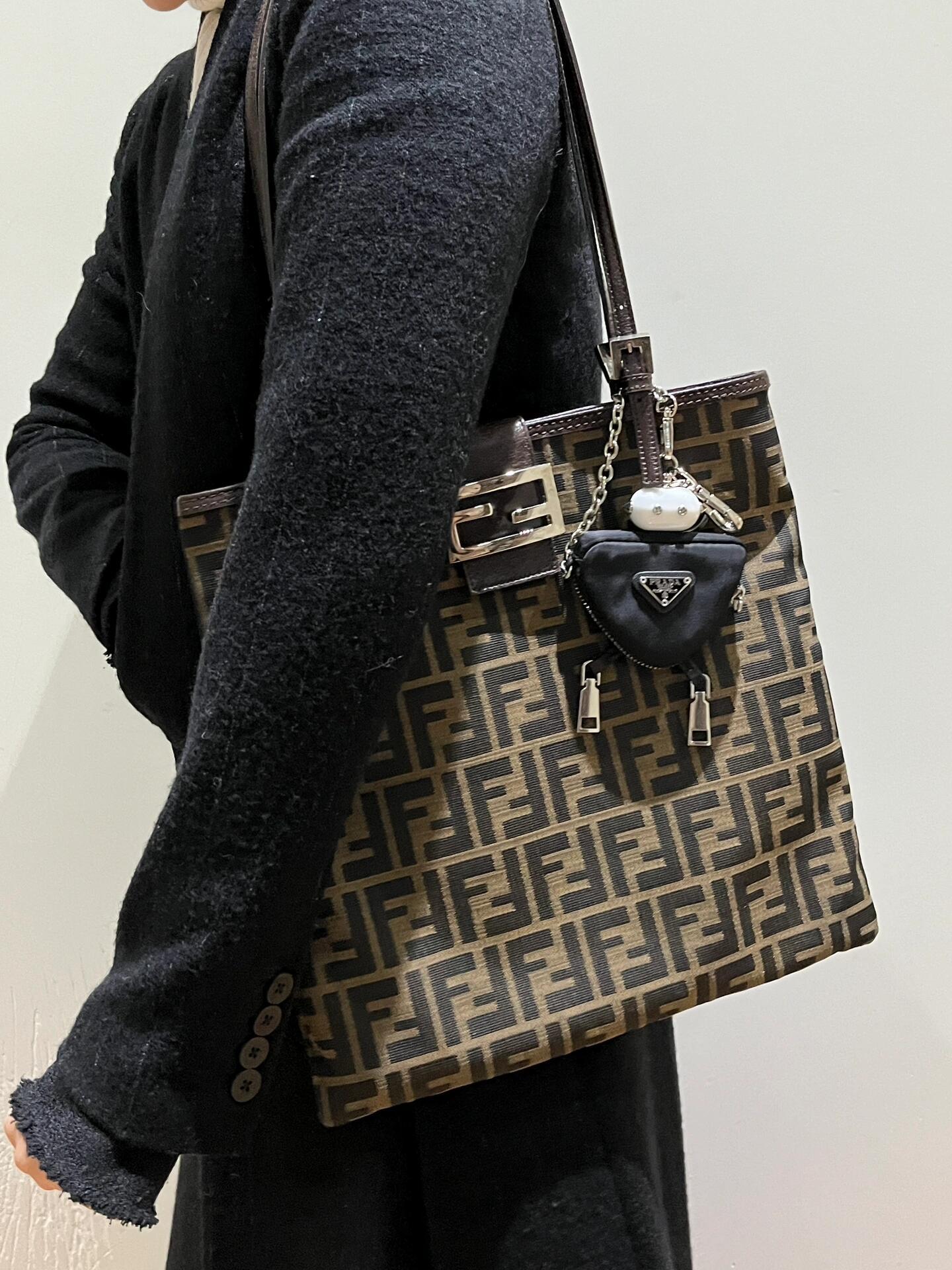 Prada Robot Trick Keychain - DesignerGu