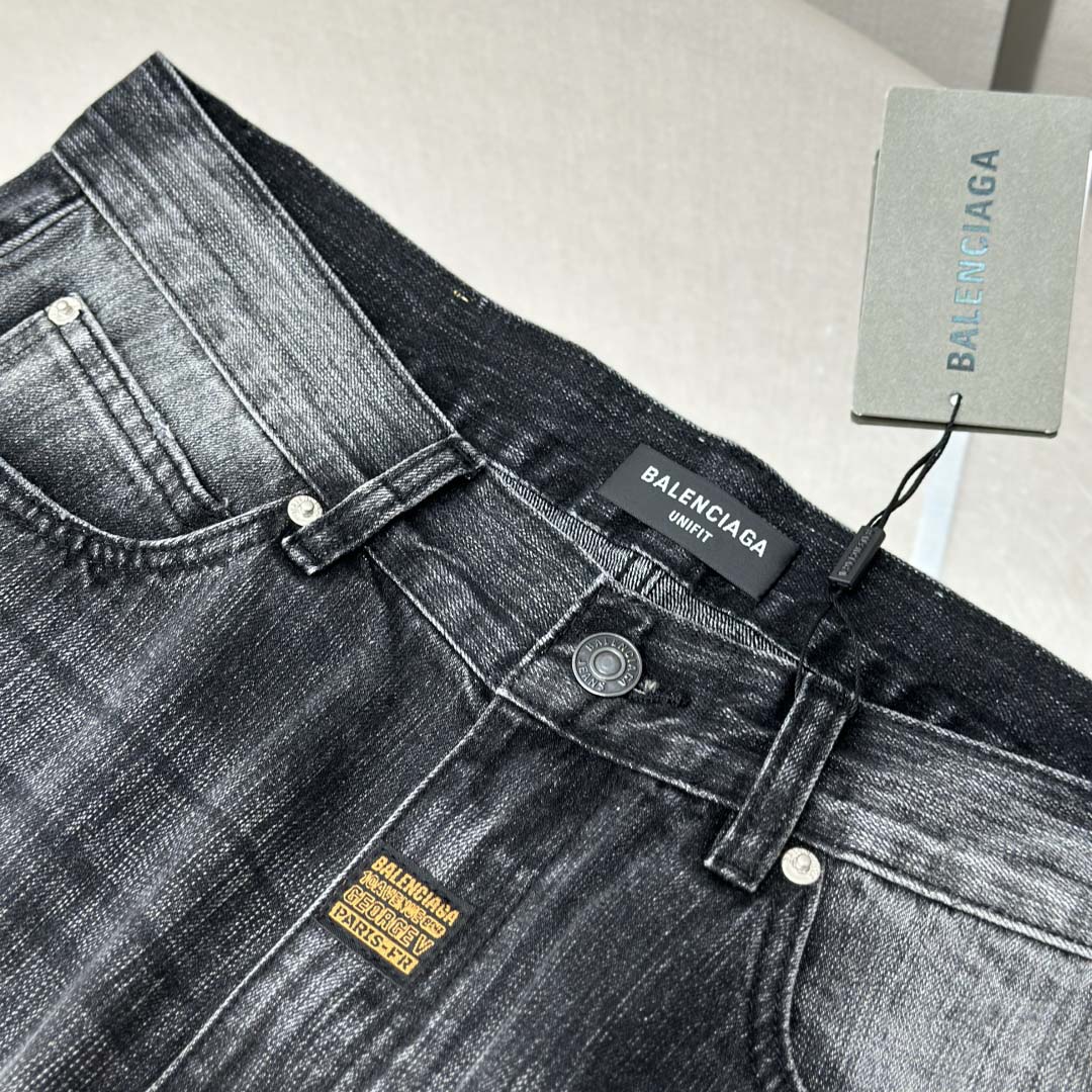 Balenciaga Fitted Low-waist Pants In Black - DesignerGu