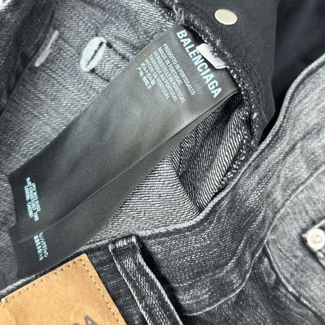 Balenciaga Fitted Low-waist Pants In Black - DesignerGu