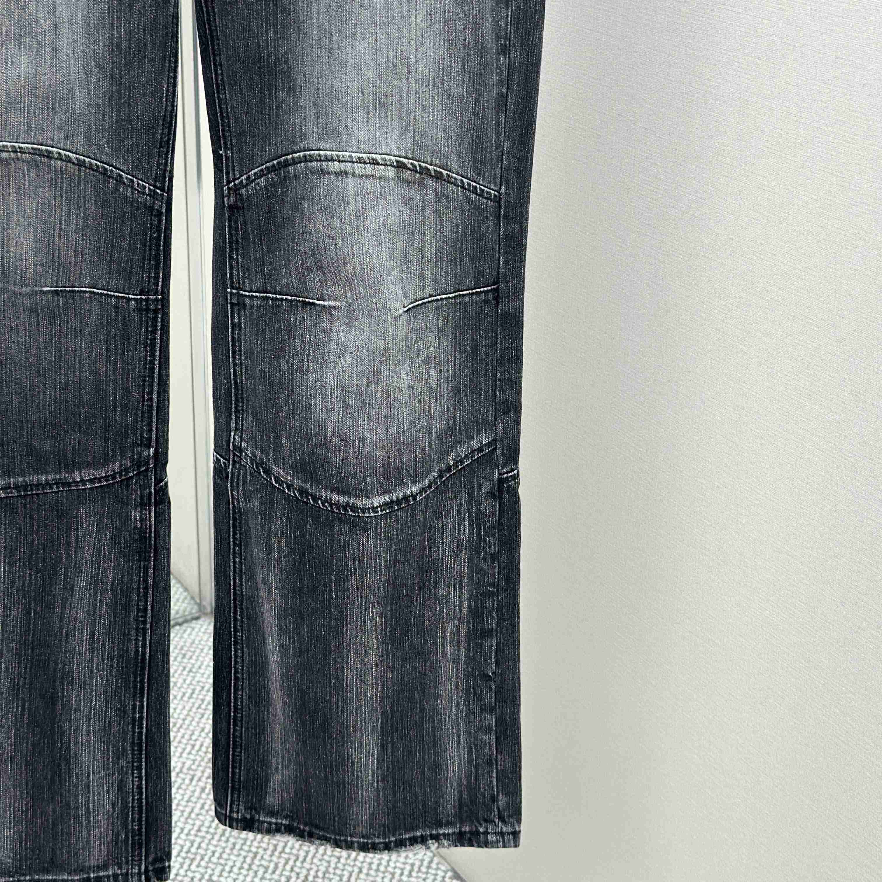 Balenciaga Fitted Low-waist Pants In Black - DesignerGu