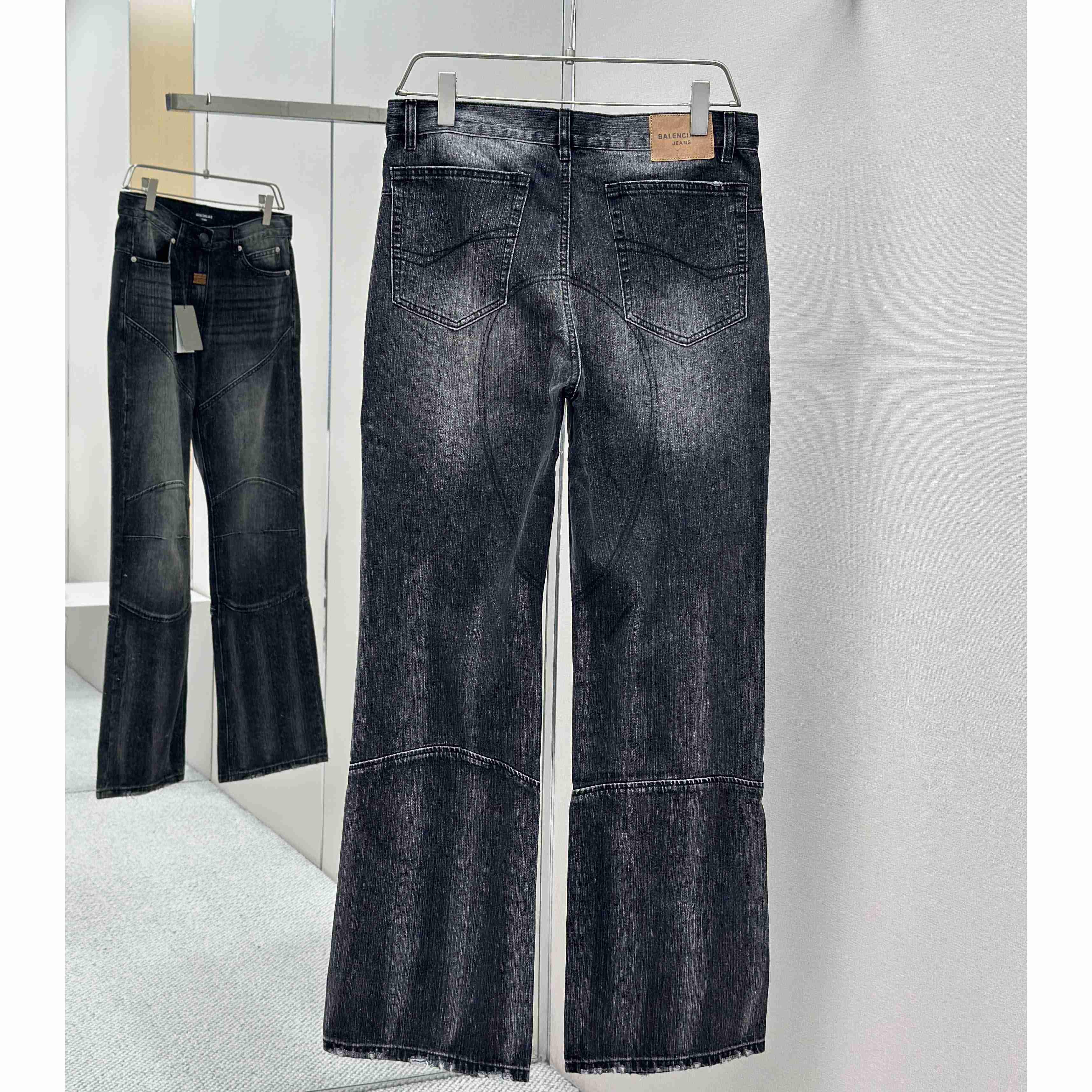 Balenciaga Fitted Low-waist Pants In Black - DesignerGu