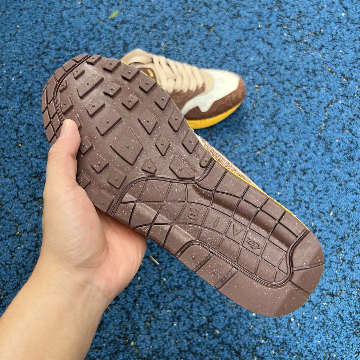 Nike Air Max 1 .SWOOSH Big Head Origins HV5776-200  - DesignerGu