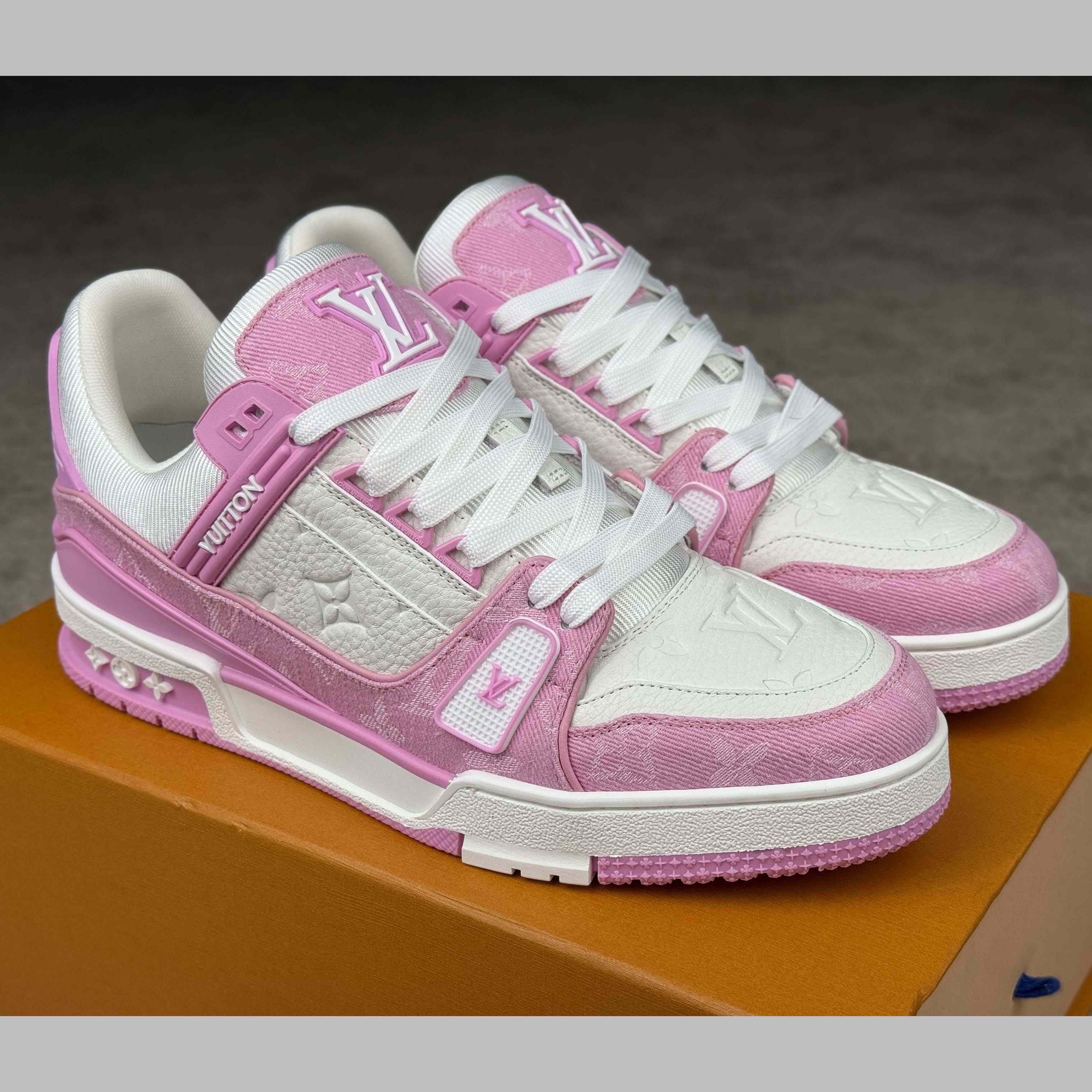 Louis Vuitton LV Trainer Sneaker   1AIKNK - DesignerGu