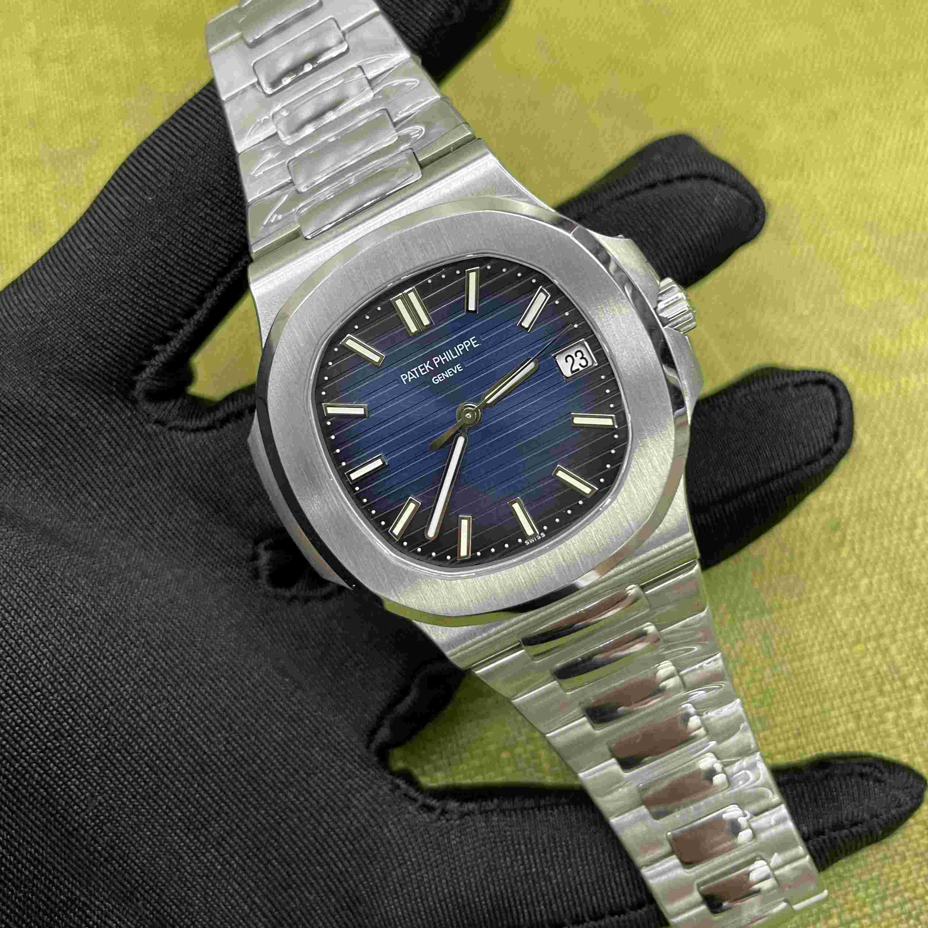 Patek Philippe Patek Nautilus 