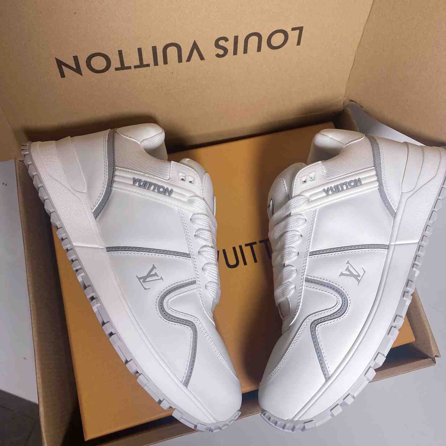 Louis Vuitton Run Away Maxi Sneaker   1AHSRM - DesignerGu