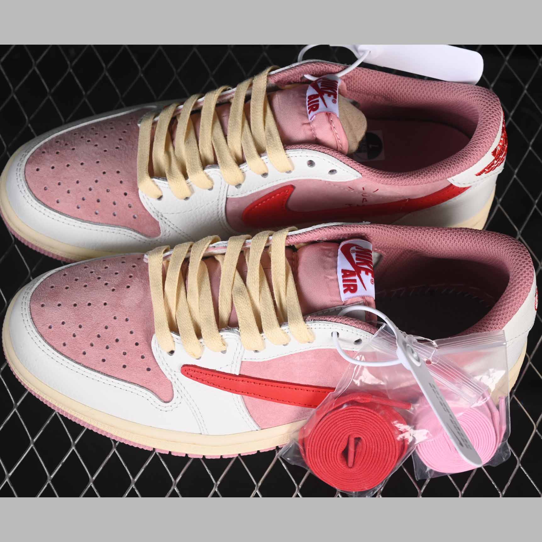 Travis Scott x Jordan Air Jordan 1 Low OG   DM7866-100 - DesignerGu