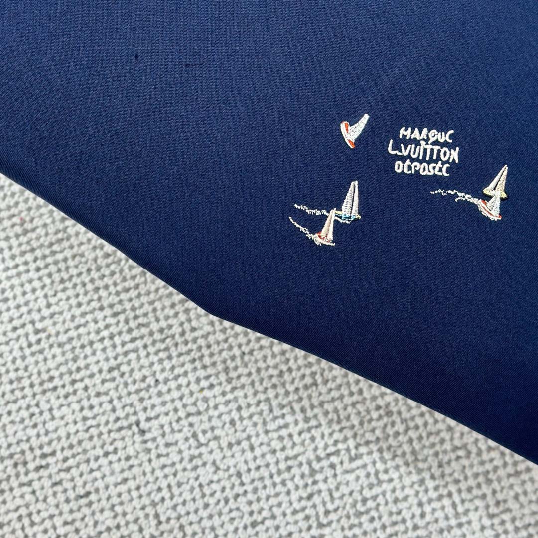 Louis Vuitton Embroidered Signature Hoodie   1AHW68 - DesignerGu