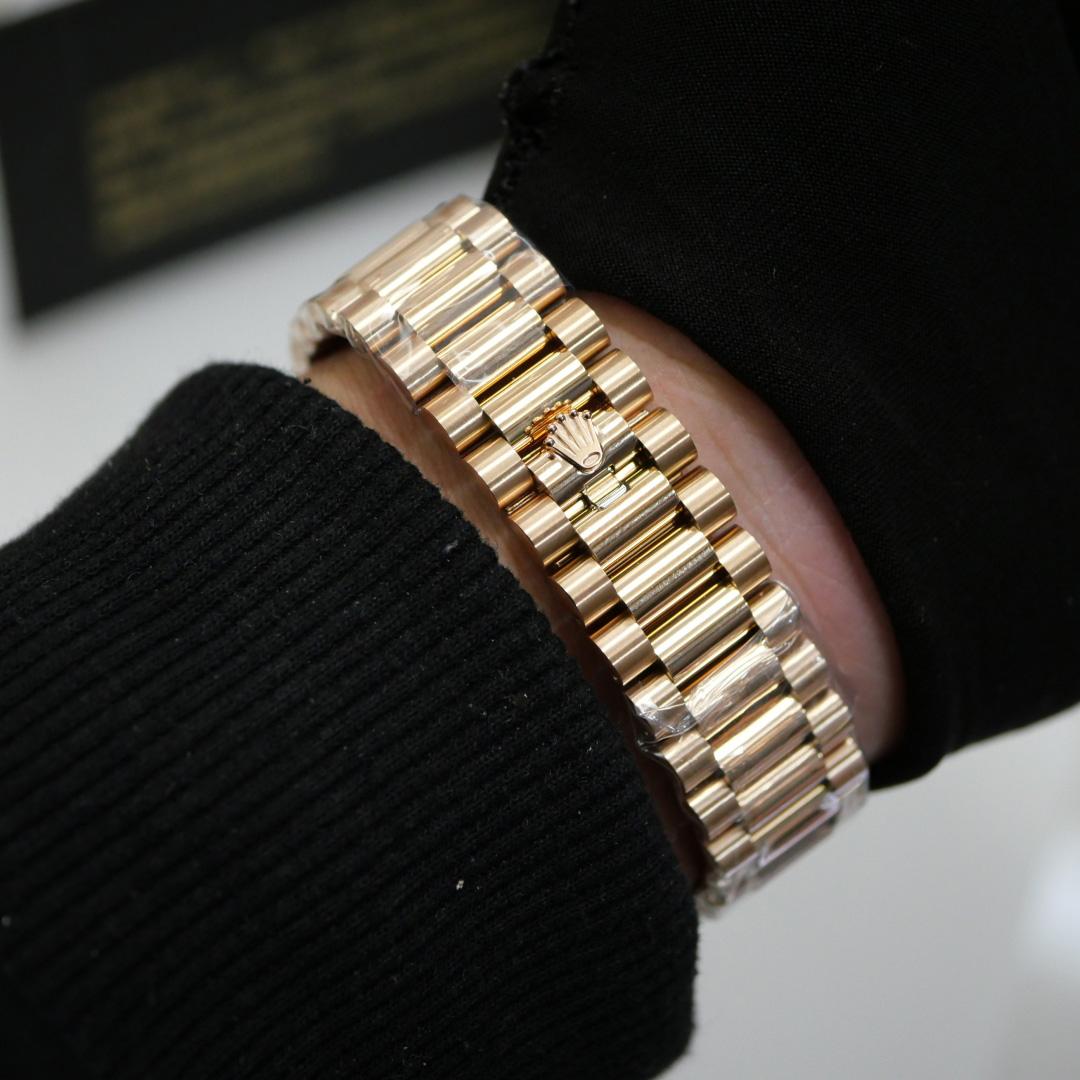 Rolex Oyster Perpetual Day-Date, 36mm, rose gold  128235 - DesignerGu