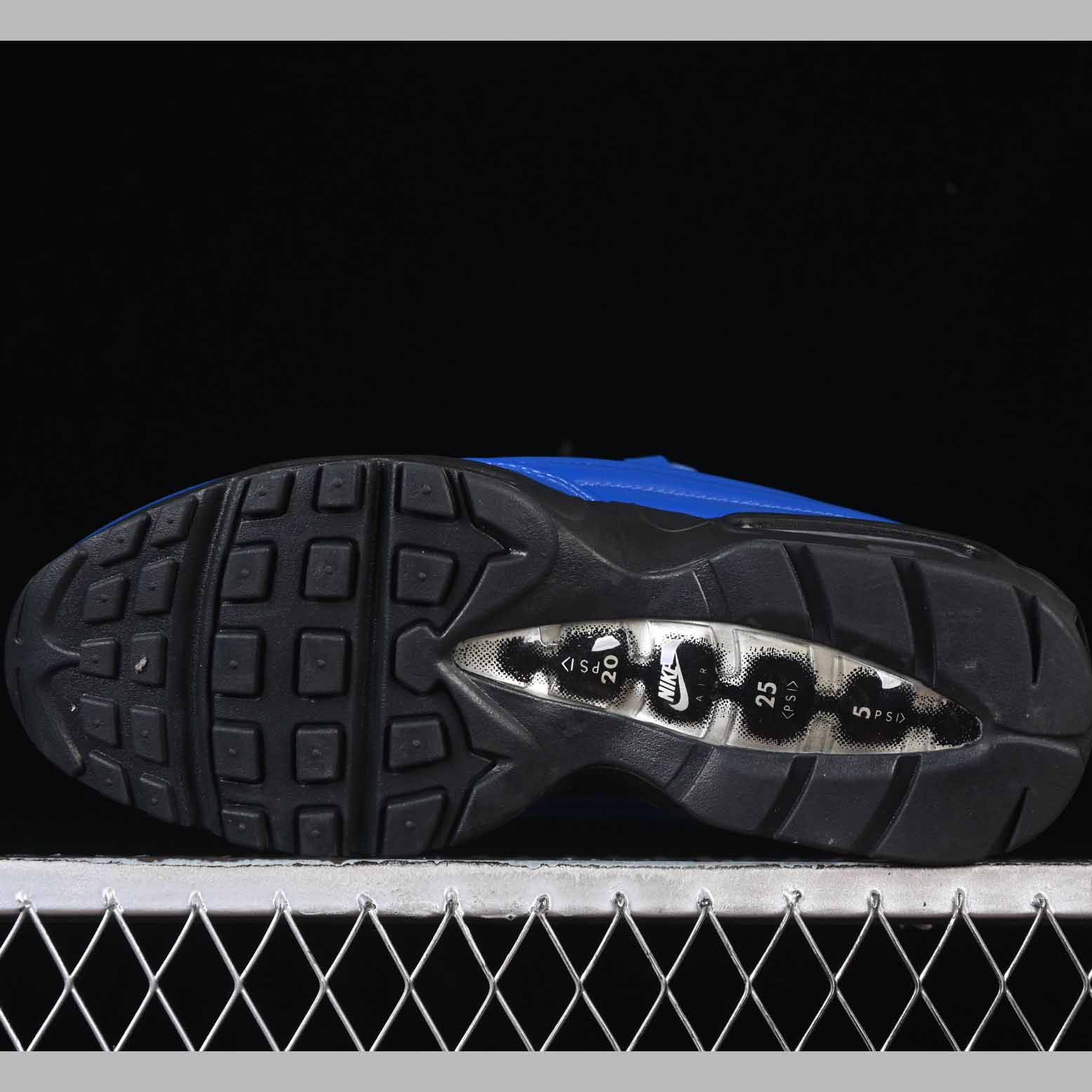 Supreme x Nike Air Max 95 Lux    CI0999-400 - DesignerGu