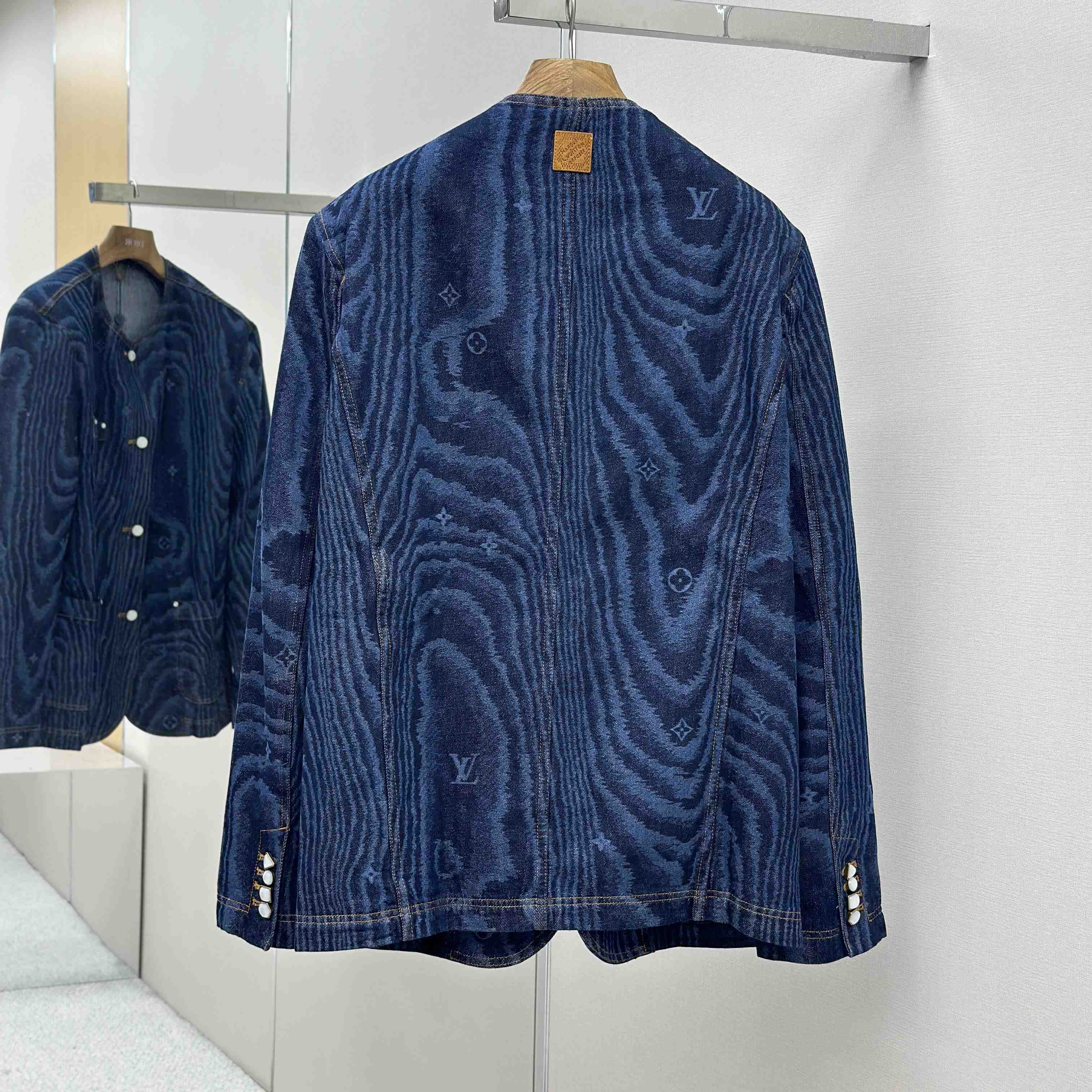 Louis Vuitton Chic Collarless Denim Jacket   1AHUXT - DesignerGu