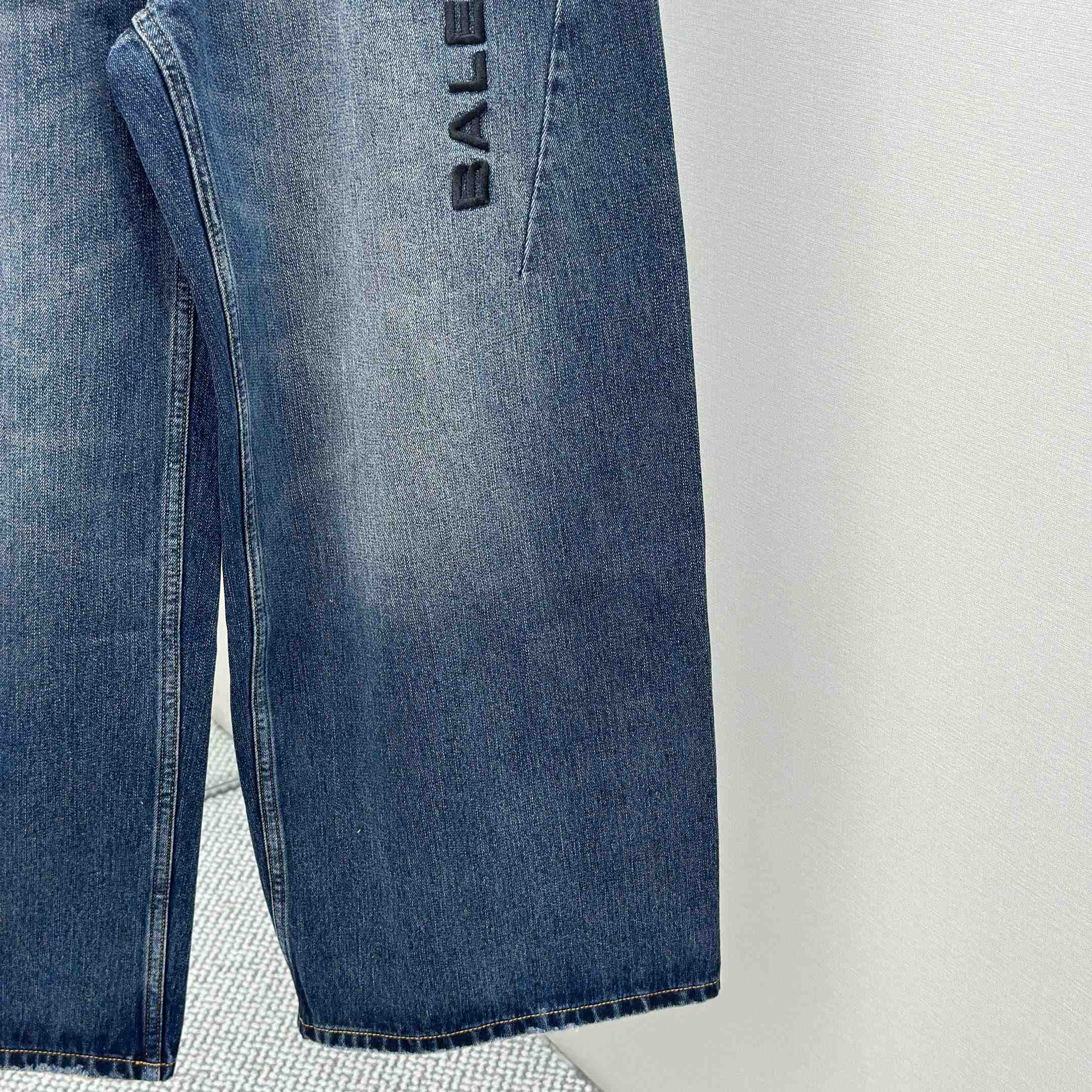Balenciaga Baggy Jeans - DesignerGu