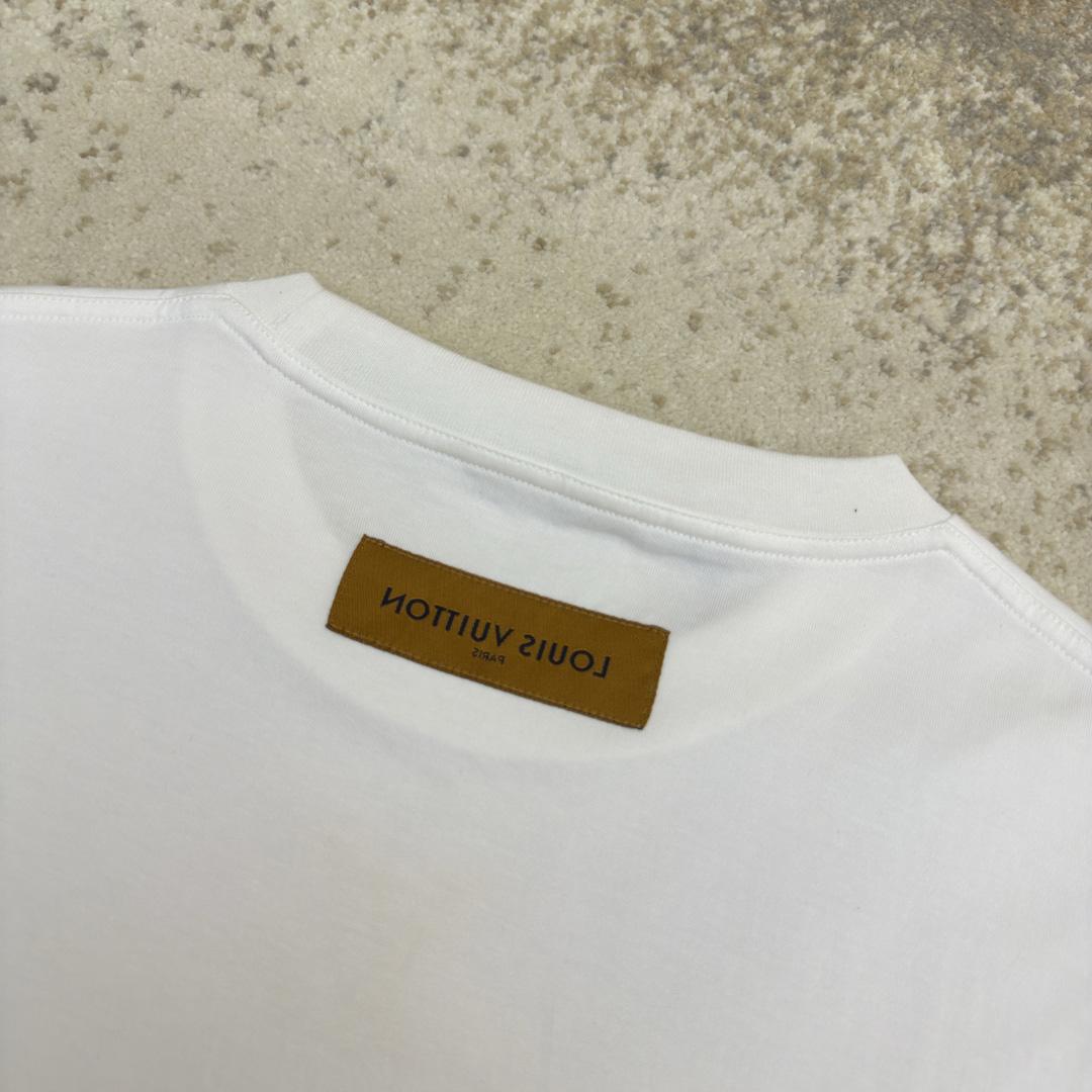 Louis Vuitton Embossed LV Long-Sleeved T-Shirt   1AIOIP - DesignerGu