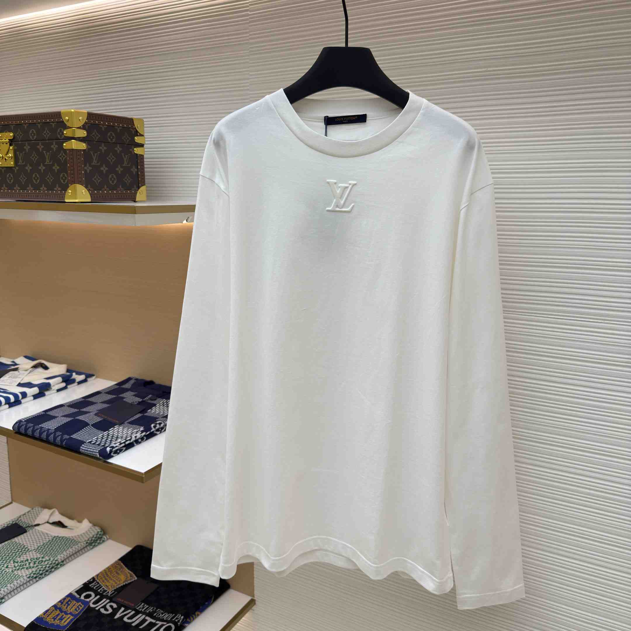 Louis Vuitton Embossed LV Long-Sleeved T-Shirt   1AIOIP - DesignerGu