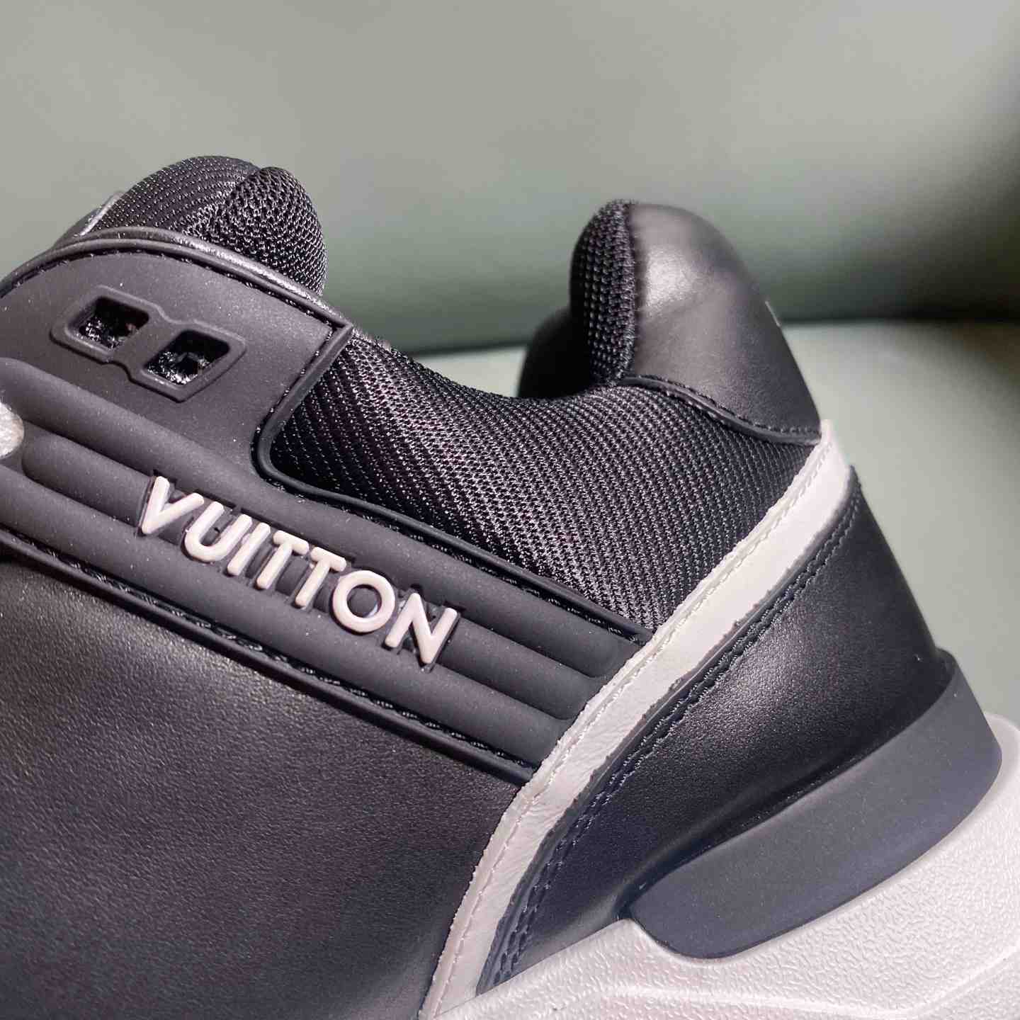 Louis Vuitton Run Away Maxi Sneaker   1AHSS1 - DesignerGu