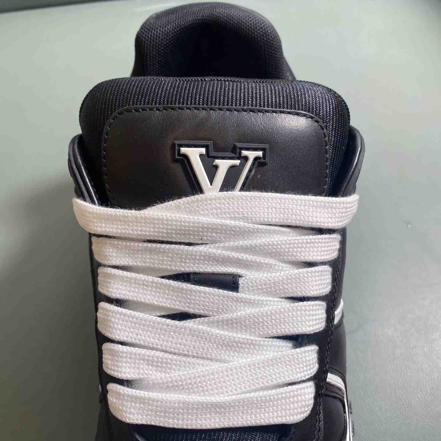 Louis Vuitton Run Away Maxi Sneaker   1AHSS1 - DesignerGu