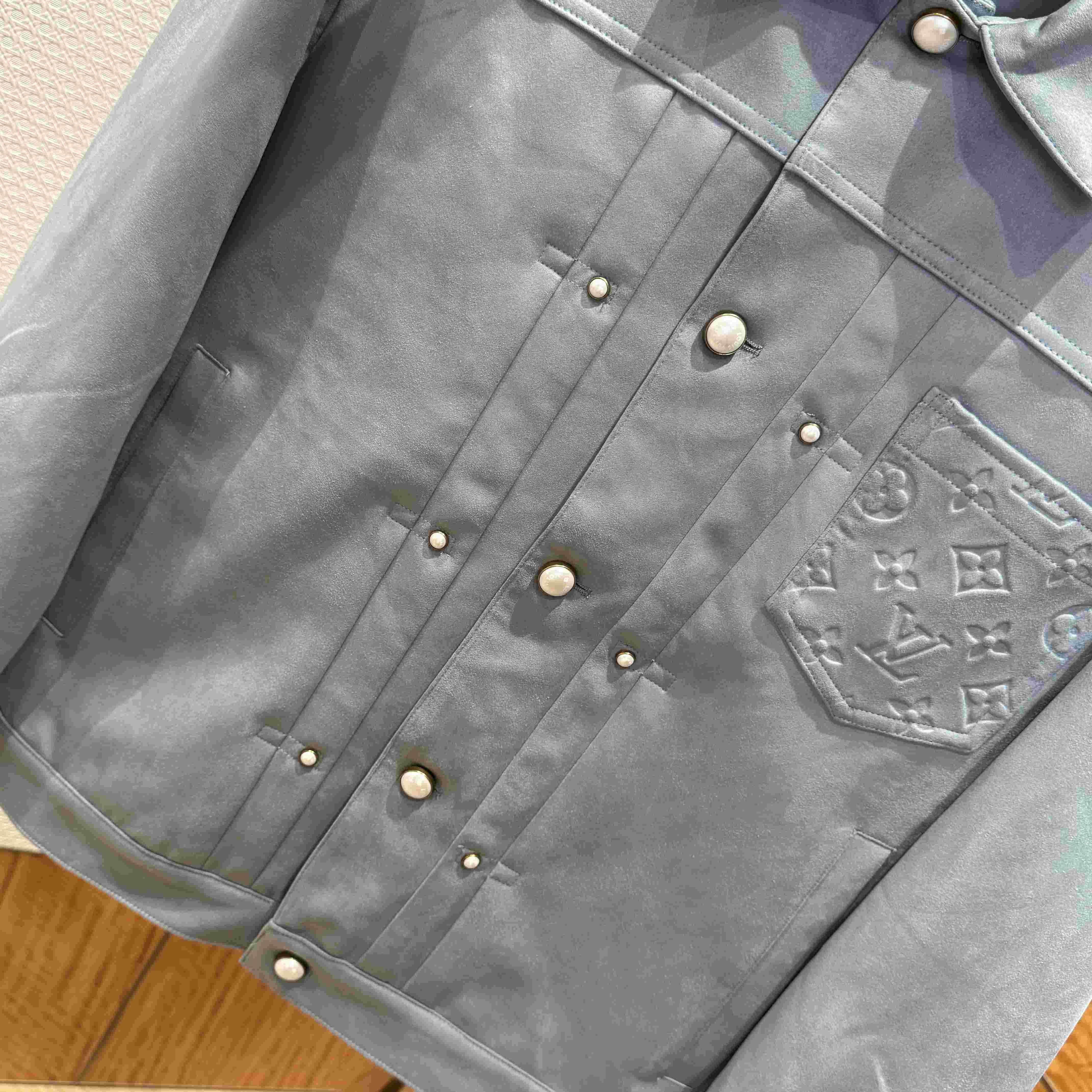 Louis Vuitton Suede Leather Type II Trucker Jacket   1AHVLO - DesignerGu