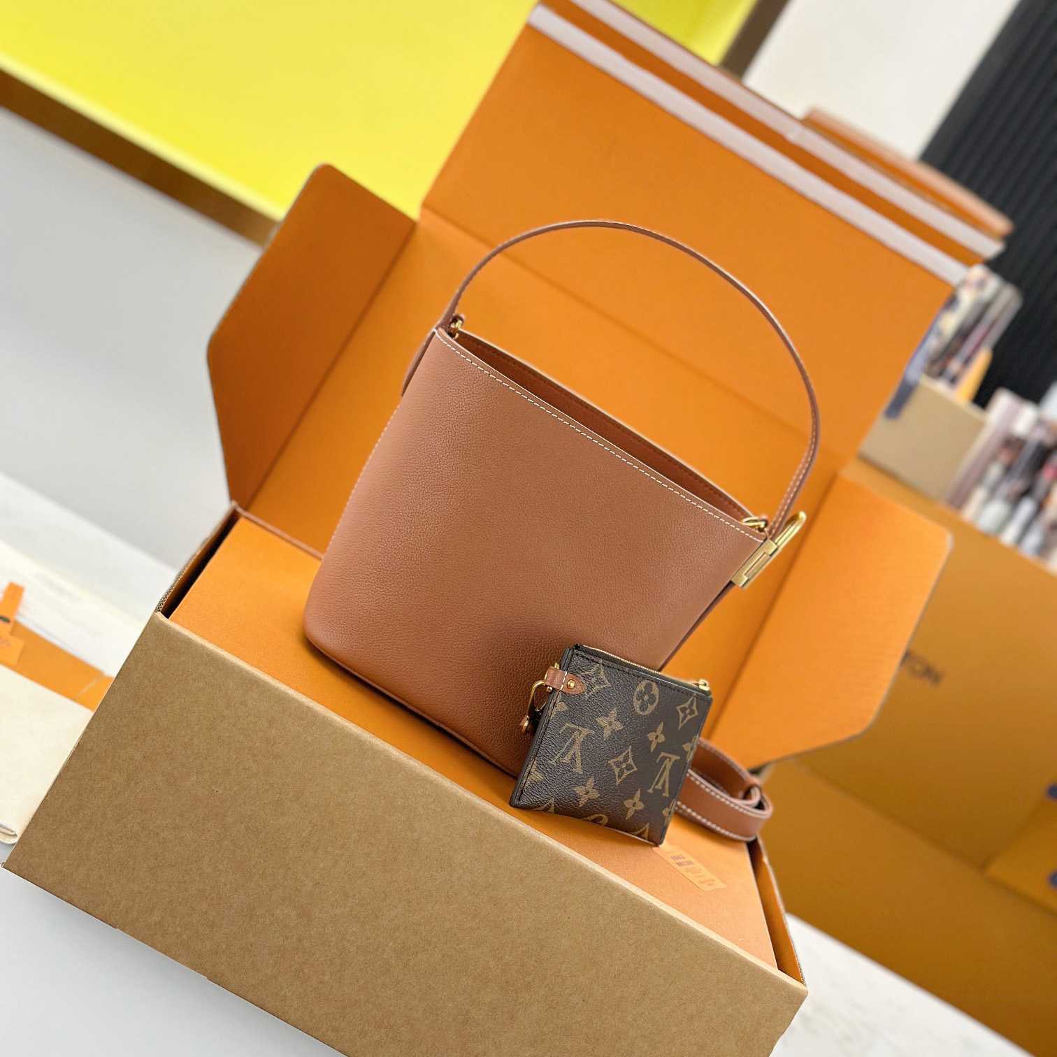 Louis Vuitton Low Key All In BB   M14416 - DesignerGu