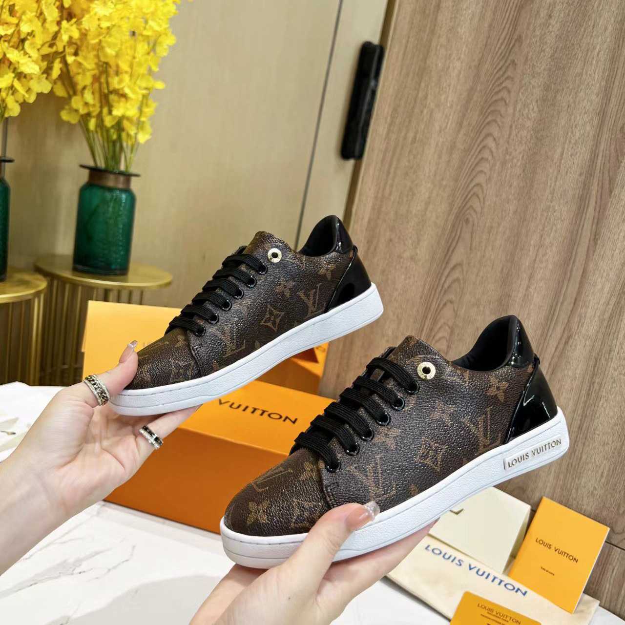 Louis Vuitton Frontrow Sneaker   1A1F4J - DesignerGu