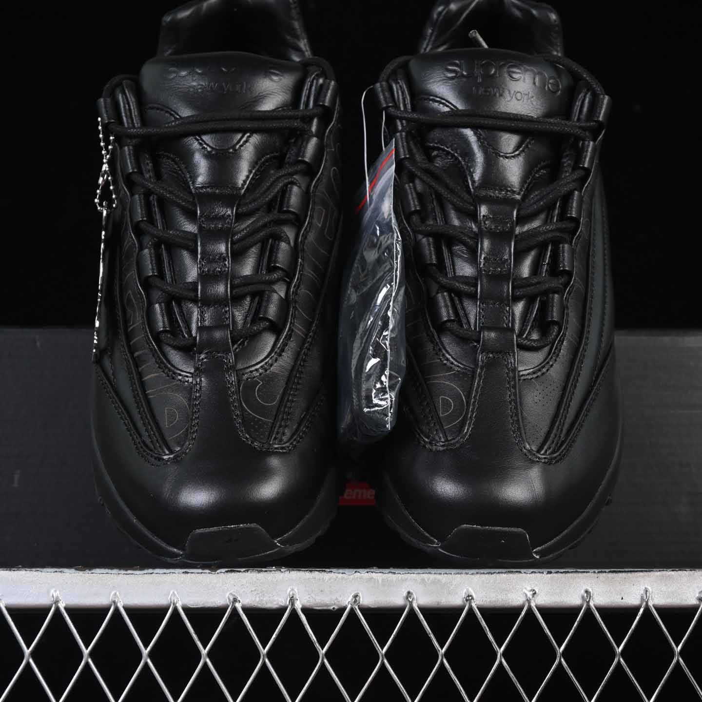 Supreme x Nike Air Max 95 Lux    CI0999-001 - DesignerGu