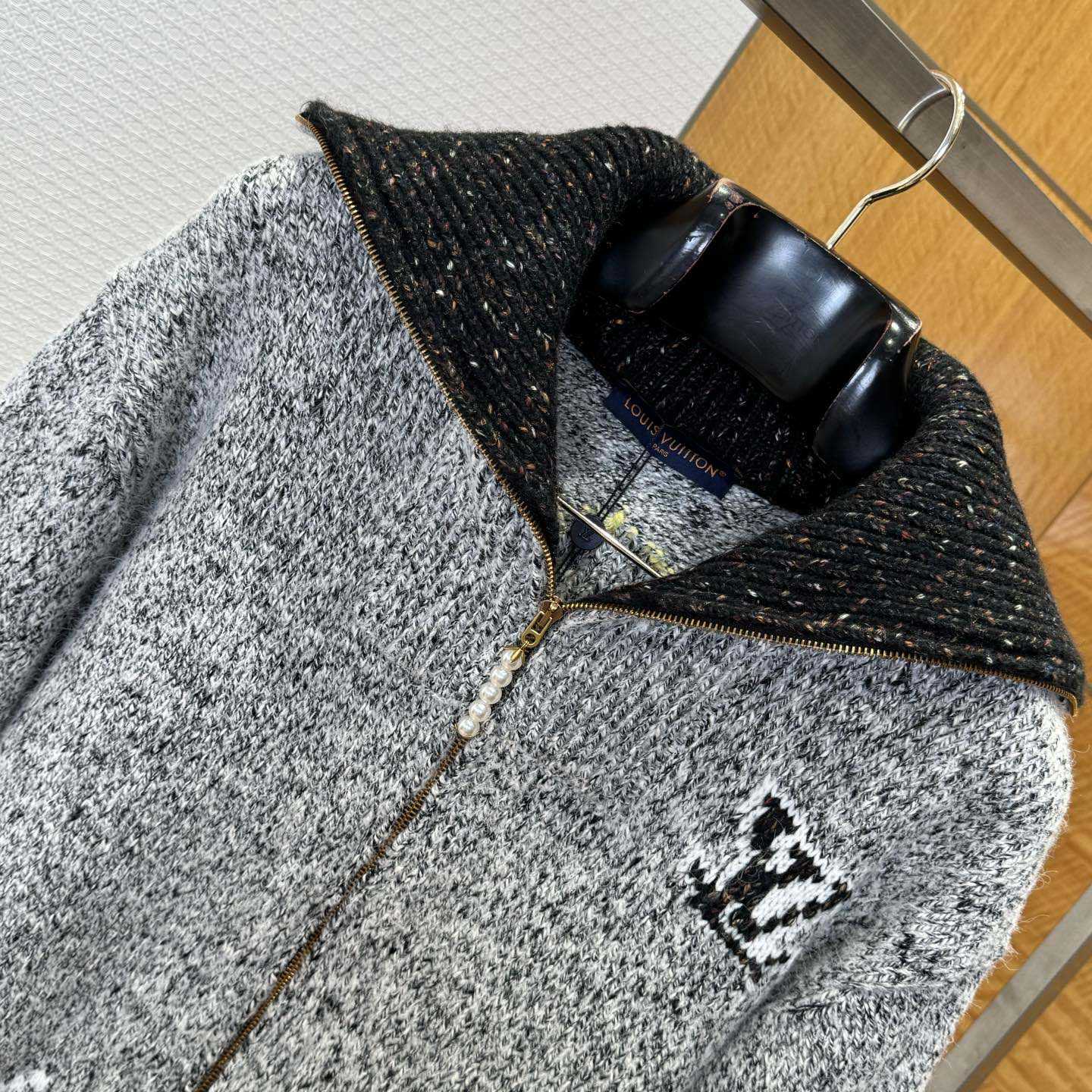 Louis Vuitton Zippered Knitted Blouson   1AIMD0 - DesignerGu