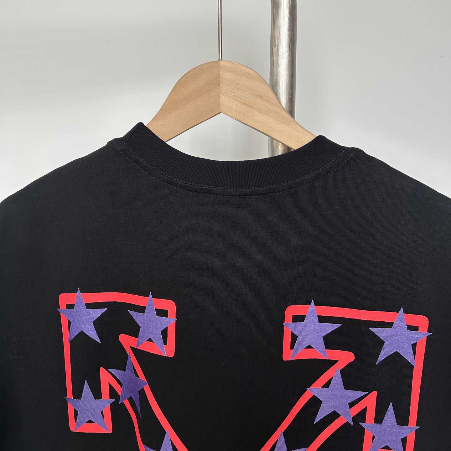 Off-White Black Starry Arrow T-Shirt - DesignerGu
