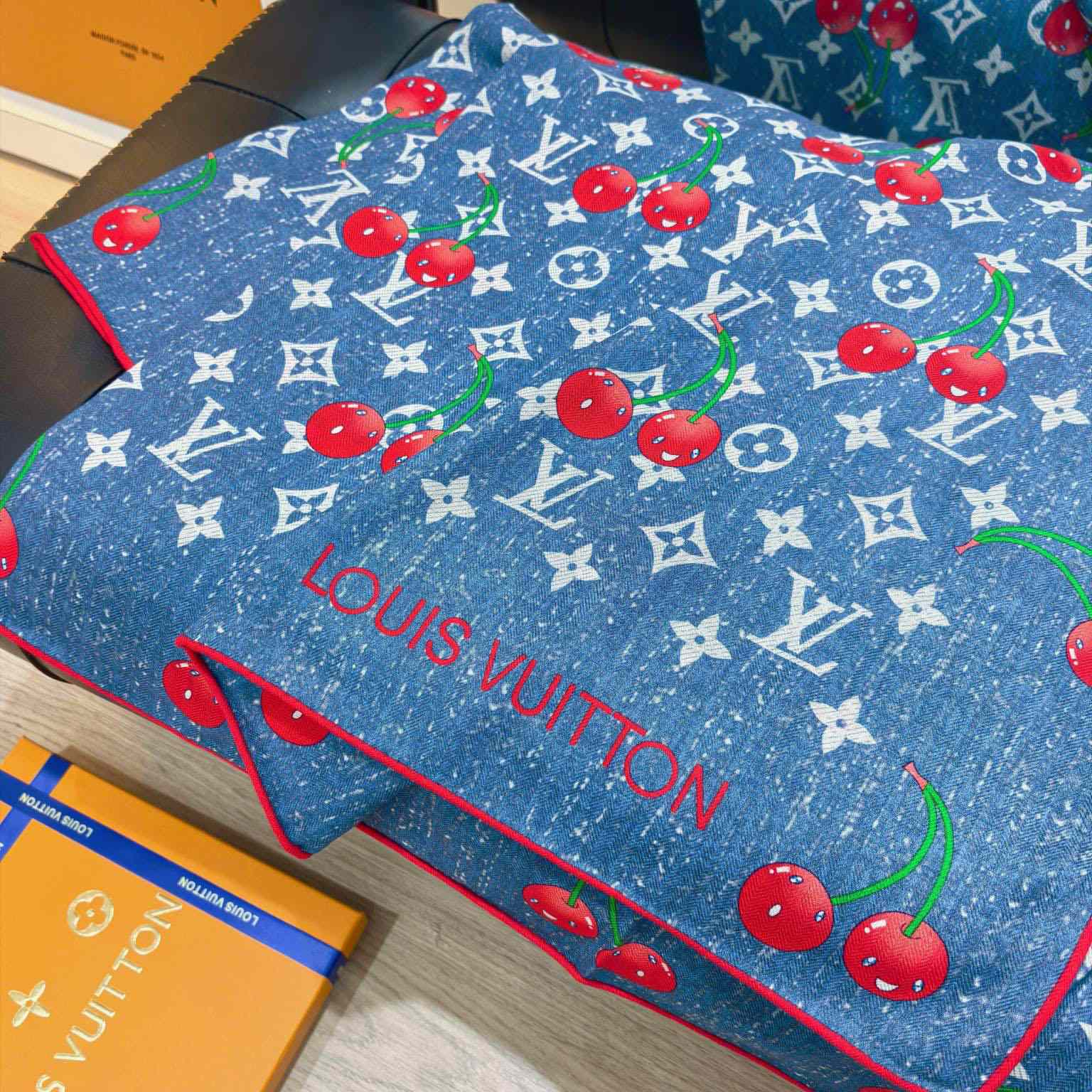 Louis Vuitton LV x TM Monogram Shawl   140*140cm - DesignerGu