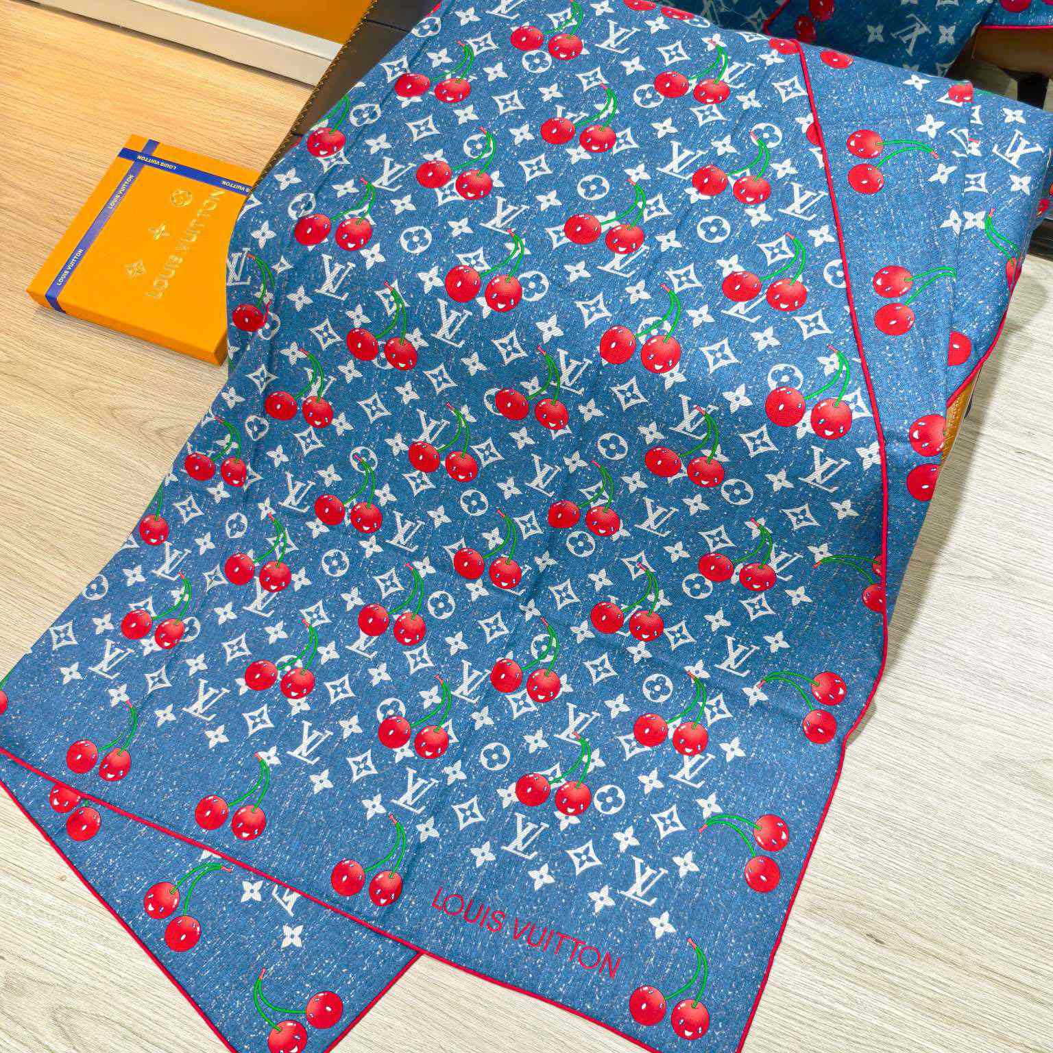 Louis Vuitton LV x TM Monogram Shawl   140*140cm - DesignerGu