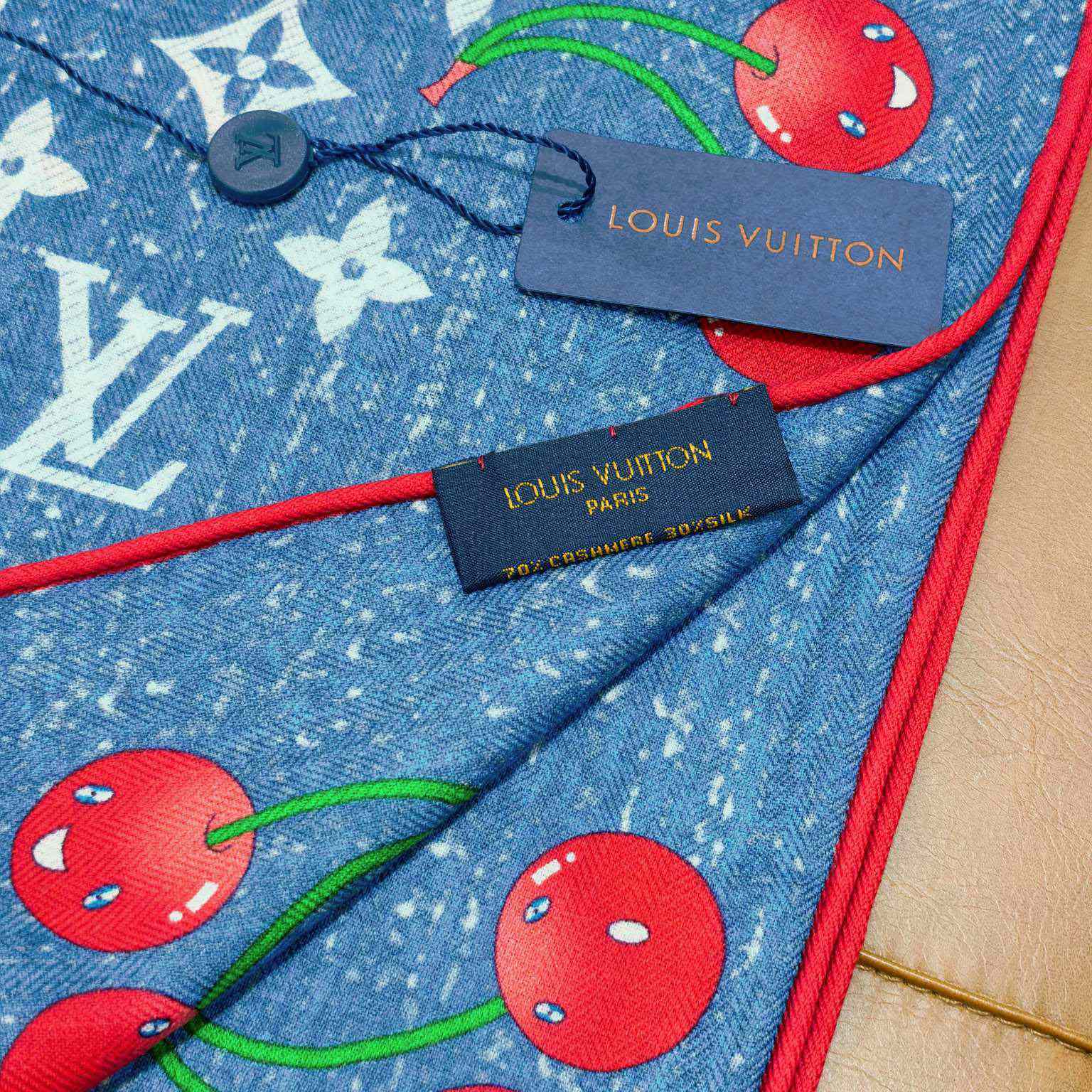 Louis Vuitton LV x TM Monogram Shawl   140*140cm - DesignerGu
