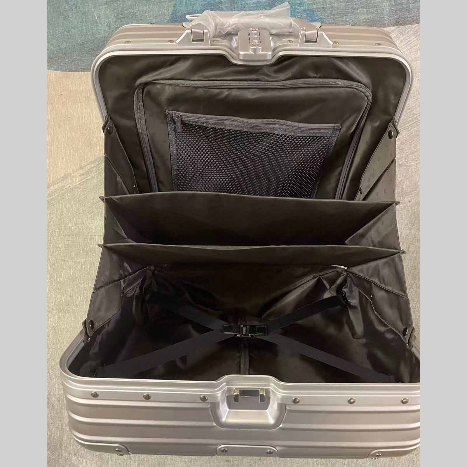 Rimowa Luggage    - DesignerGu