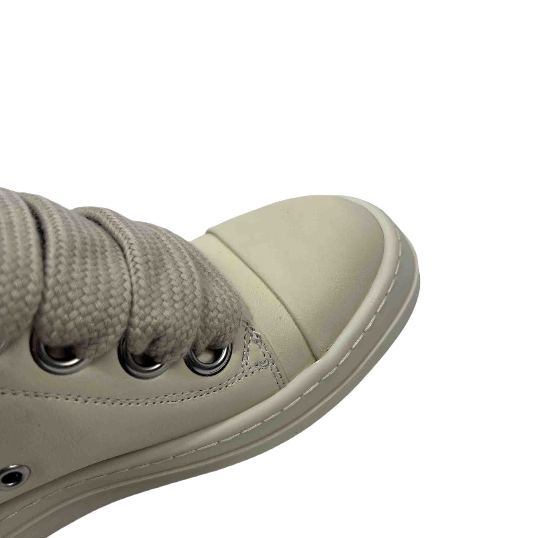Rick Owens Lido Low Top Sneaks Jumbo Laced Milk - DesignerGu