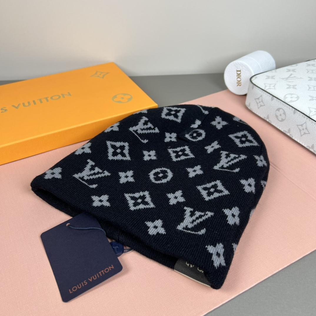 Louis Vuitton LV Fit Monogram Beanie   M5226A - DesignerGu