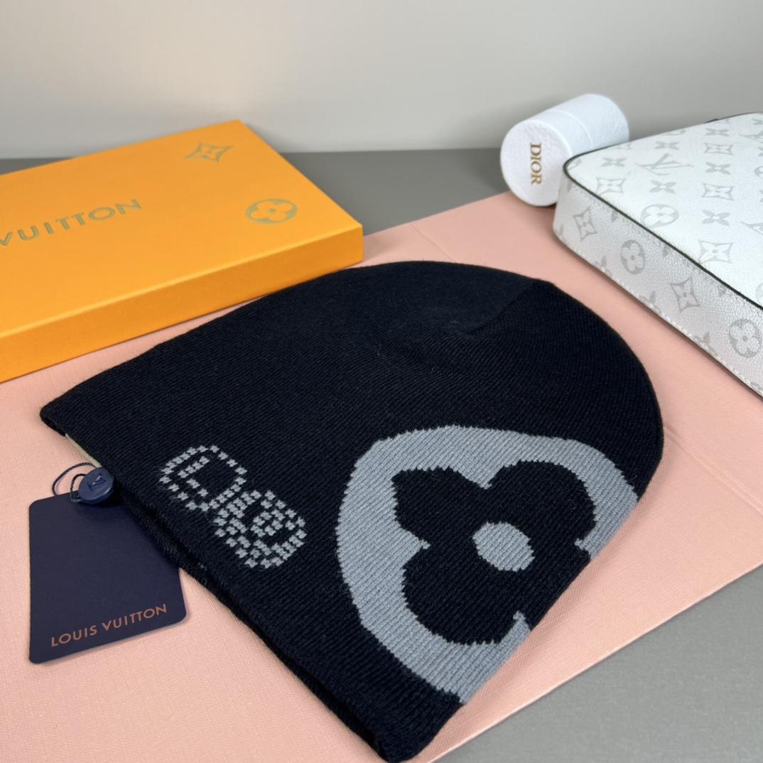Louis Vuitton LV Fit Monogram Beanie   M5226A - DesignerGu