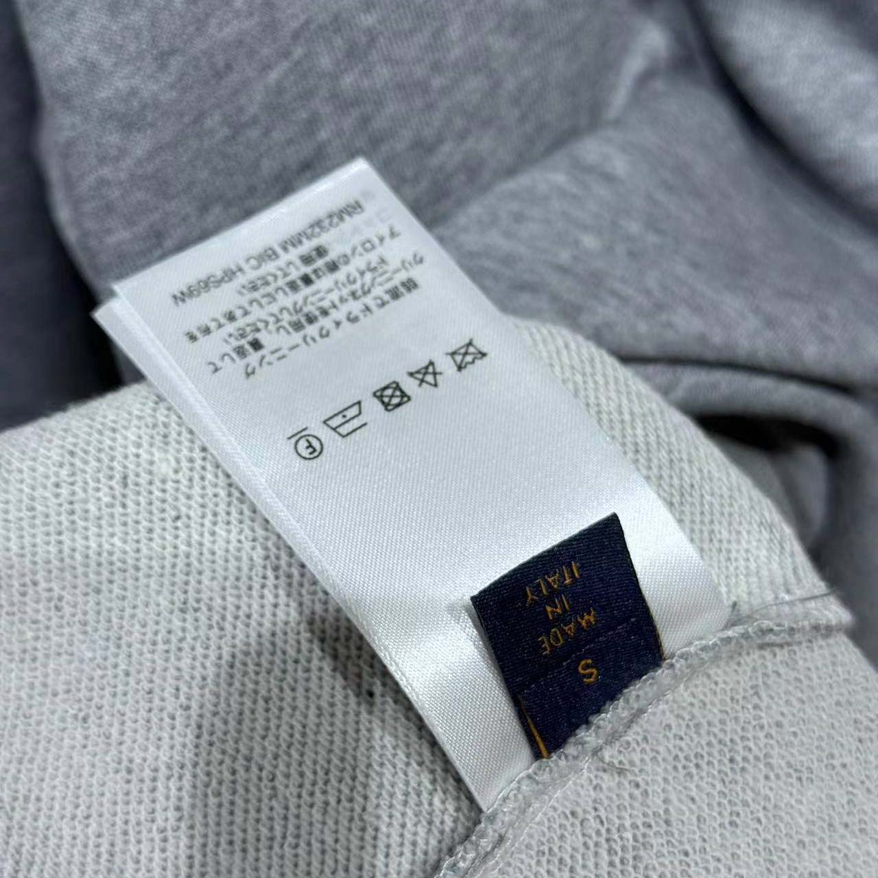 Louis Vuitton Embroidered Signature Sweatshirt   1AIKCO - DesignerGu