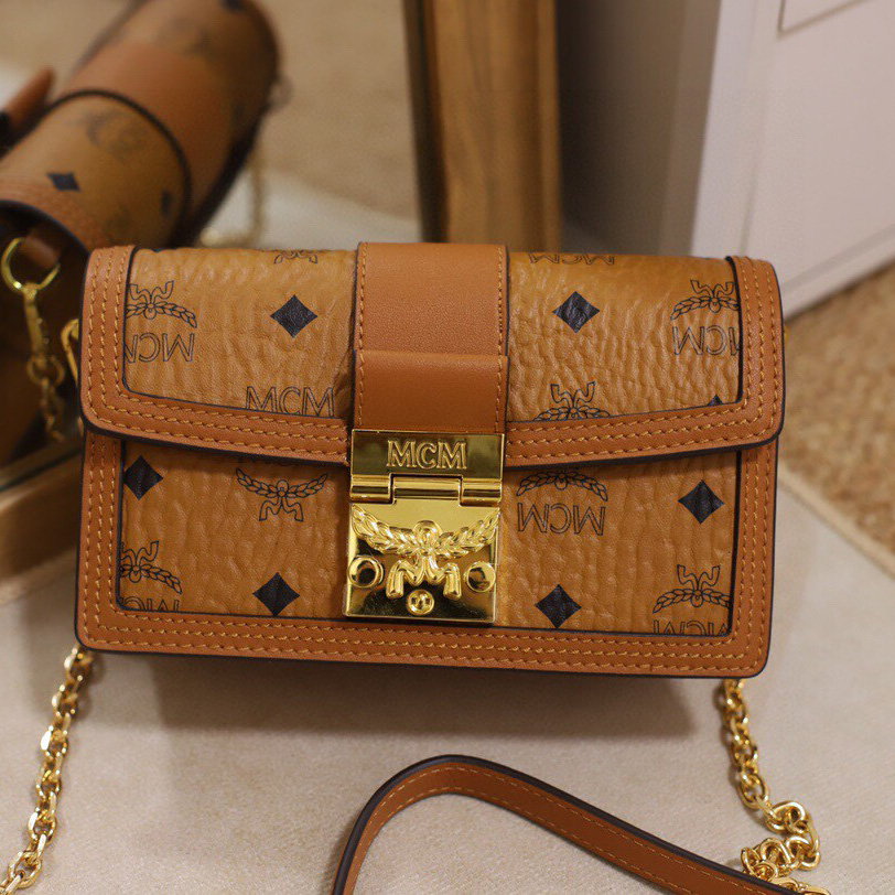 MCM Tracy Crossbody In Visetos （11x 18.5 x 5cm） - DesignerGu