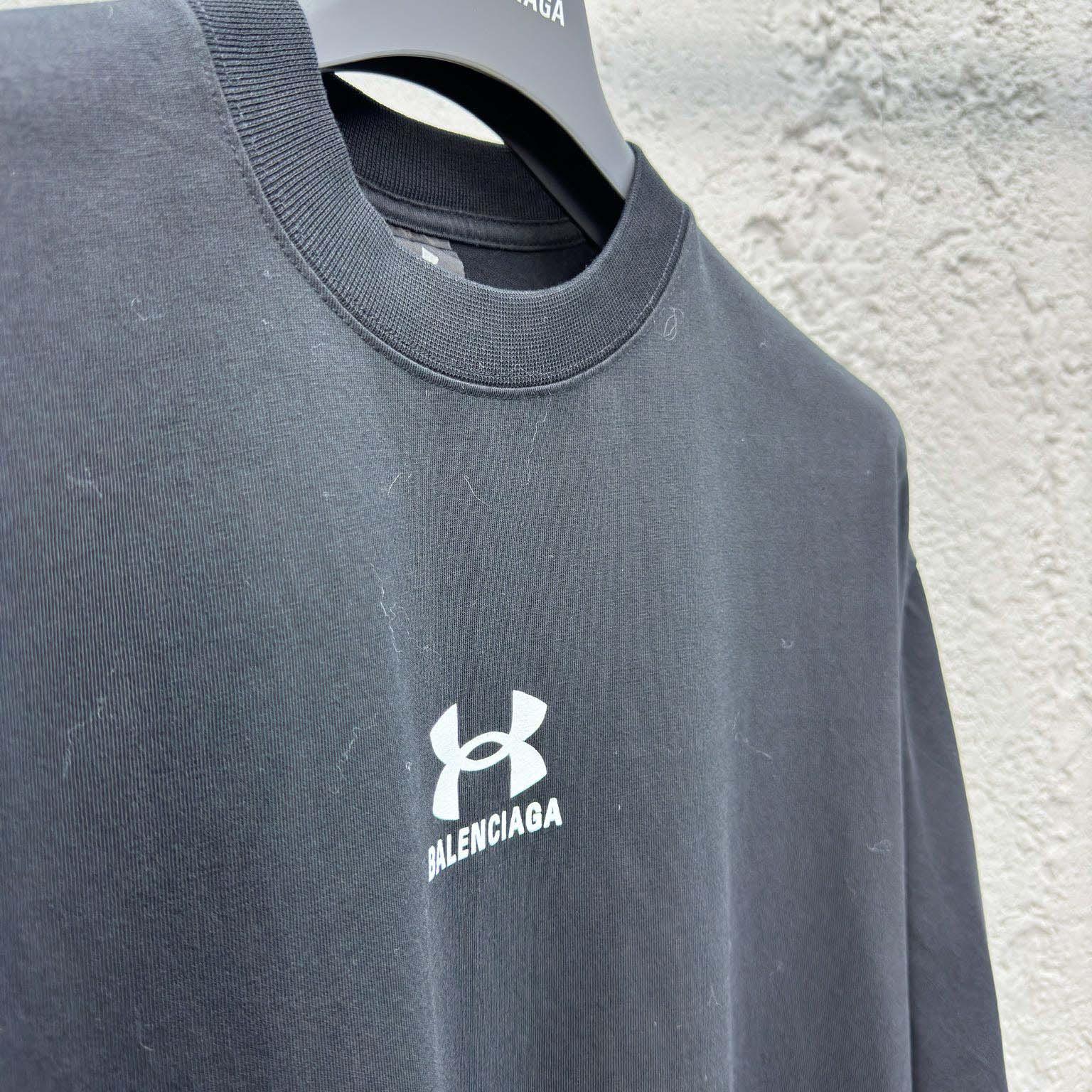 Balenciaga Under Armour® T-Shirt Oversized In Black And White - DesignerGu