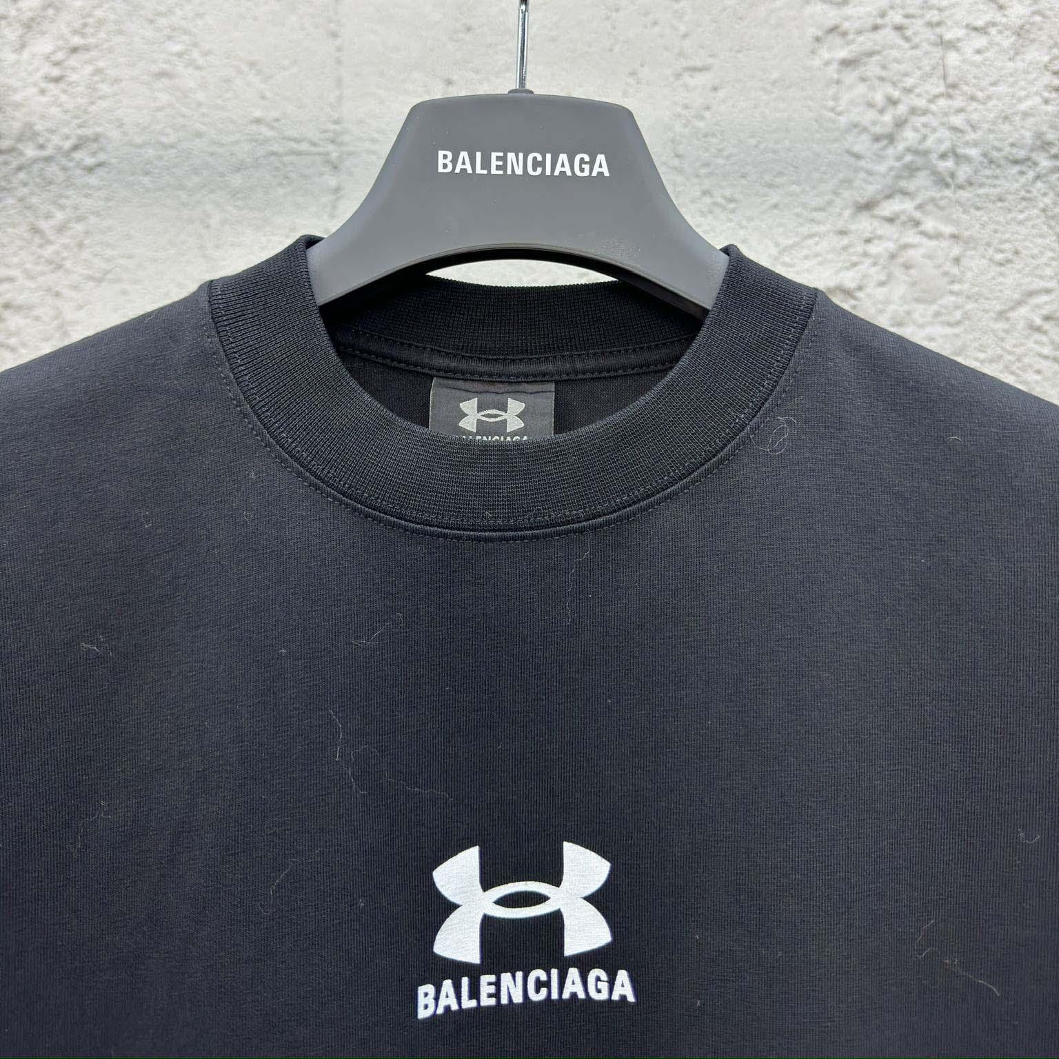 Balenciaga Under Armour® T-Shirt Oversized In Black And White - DesignerGu