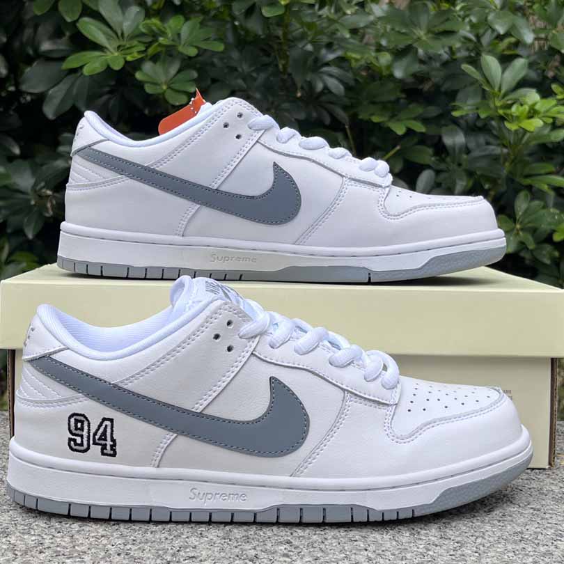 Supreme x Nike SB Dunk Low 