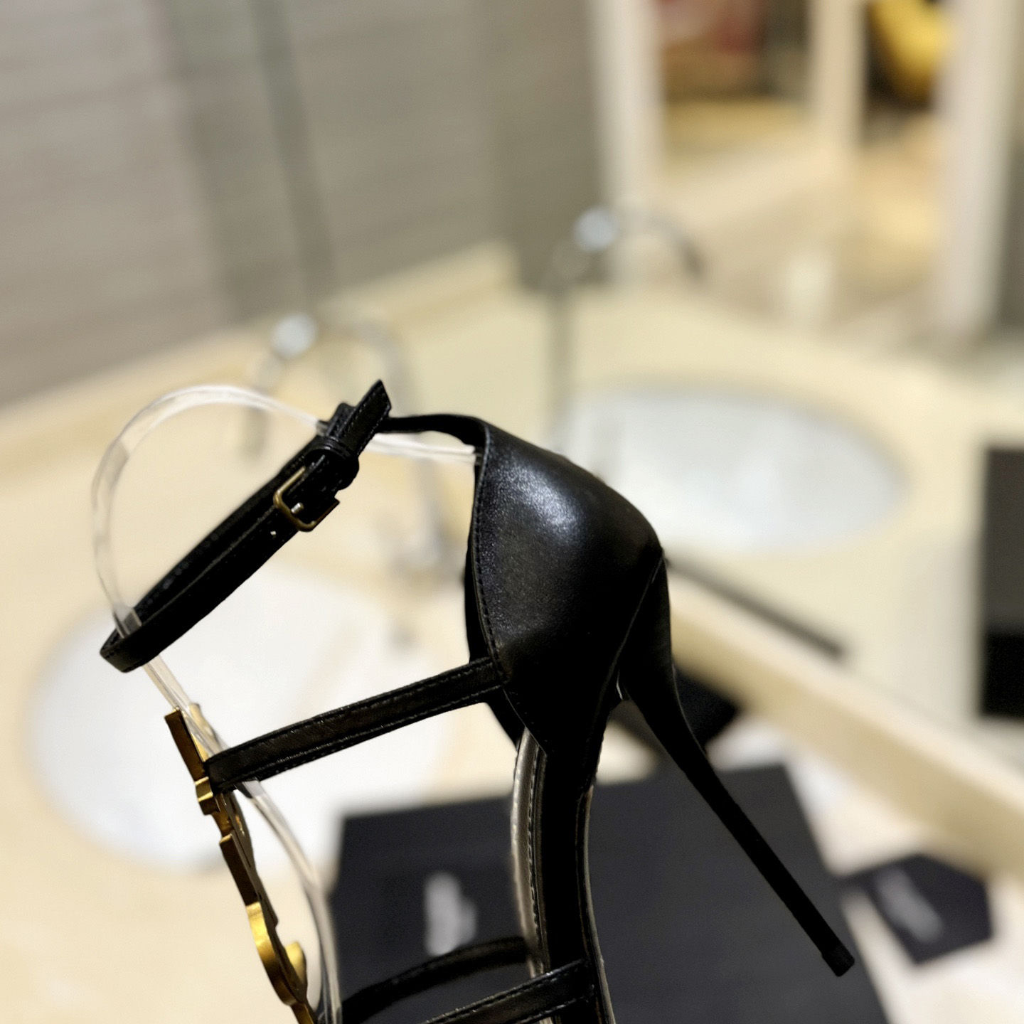 Saint Laurent Cassandra Sandals In Patent Leather - DesignerGu