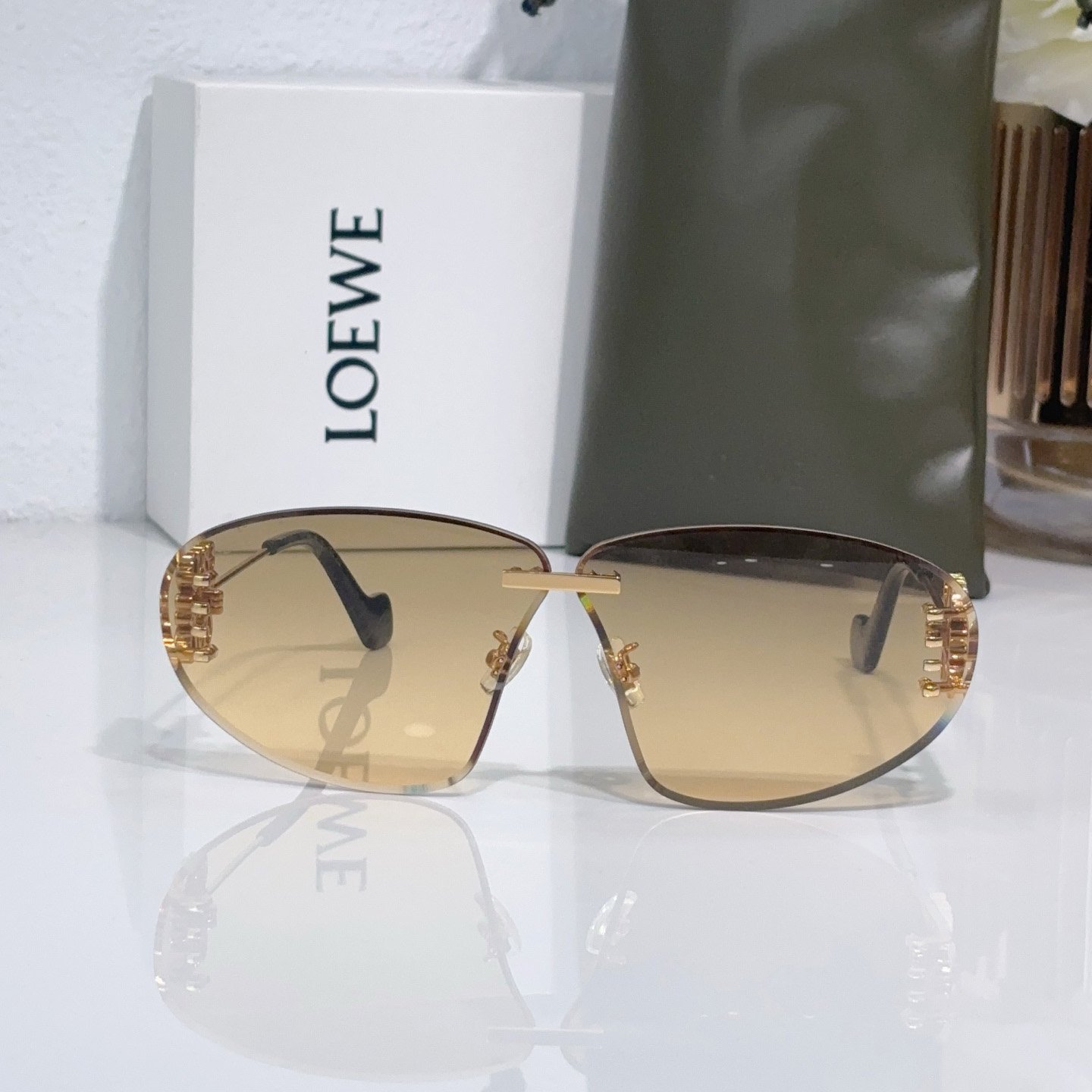 Loewe LW40048U Sunglasses  - DesignerGu