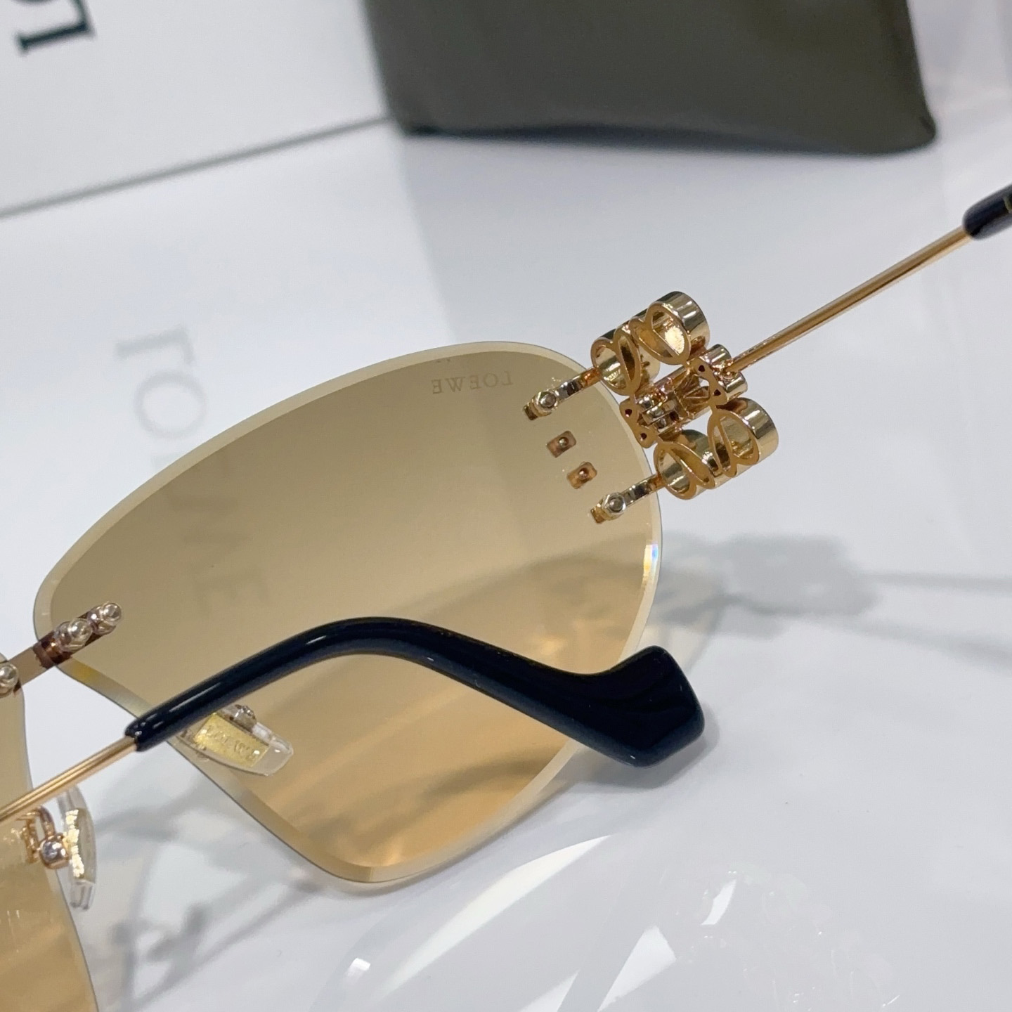 Loewe LW40048U Sunglasses  - DesignerGu