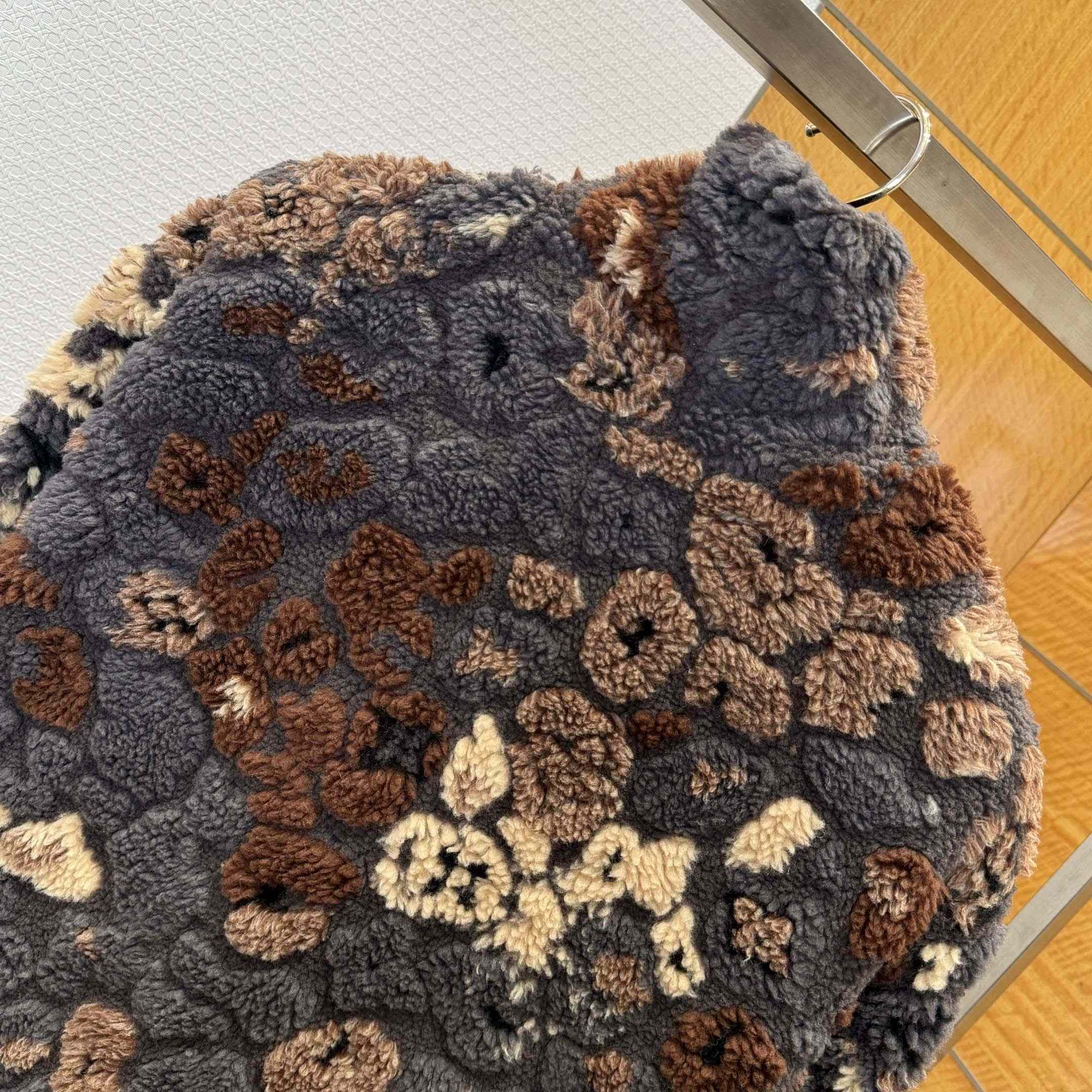 Louis Vuitton Reversible Fleece Blouson   1AIMJS - DesignerGu