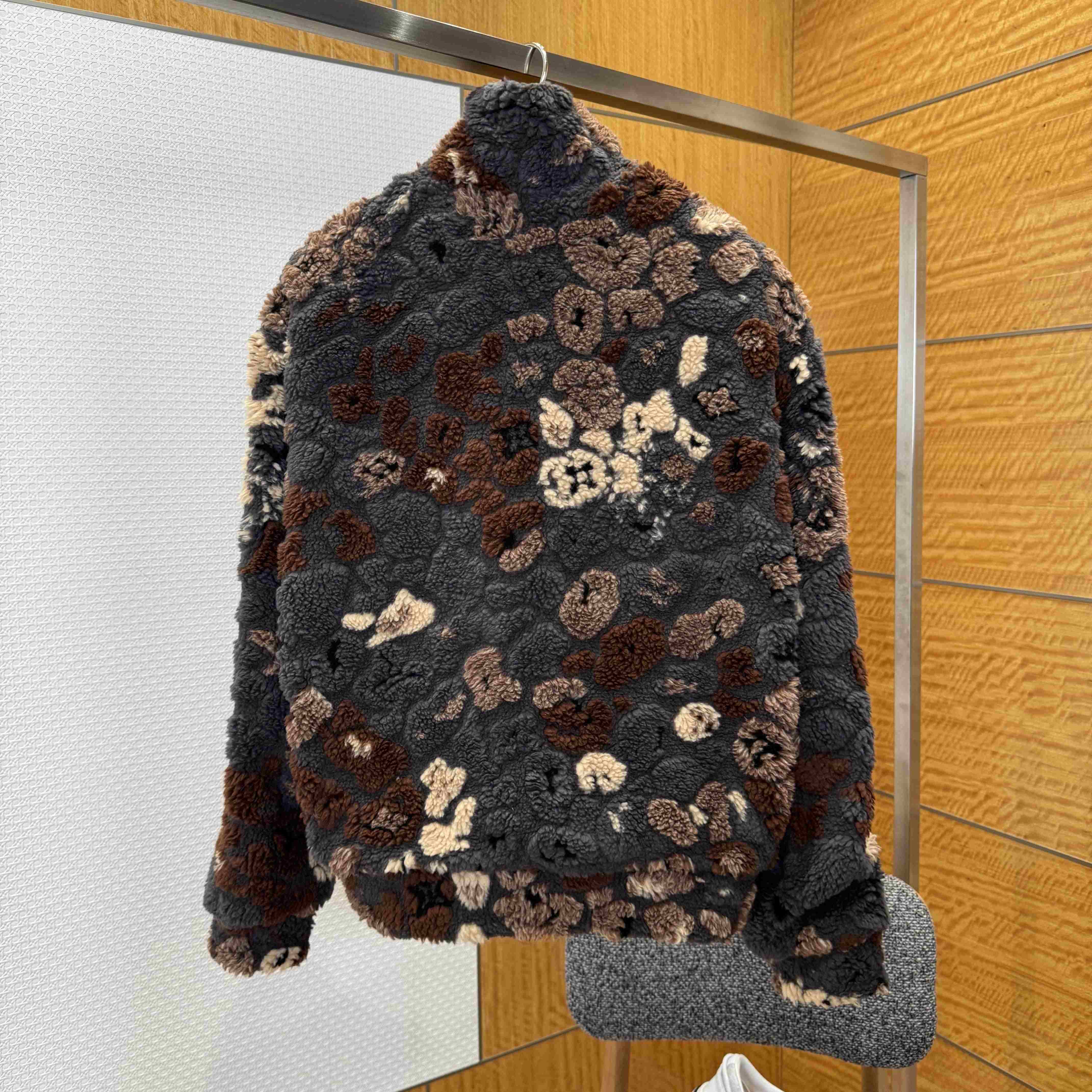 Louis Vuitton Reversible Fleece Blouson   1AIMJS - DesignerGu