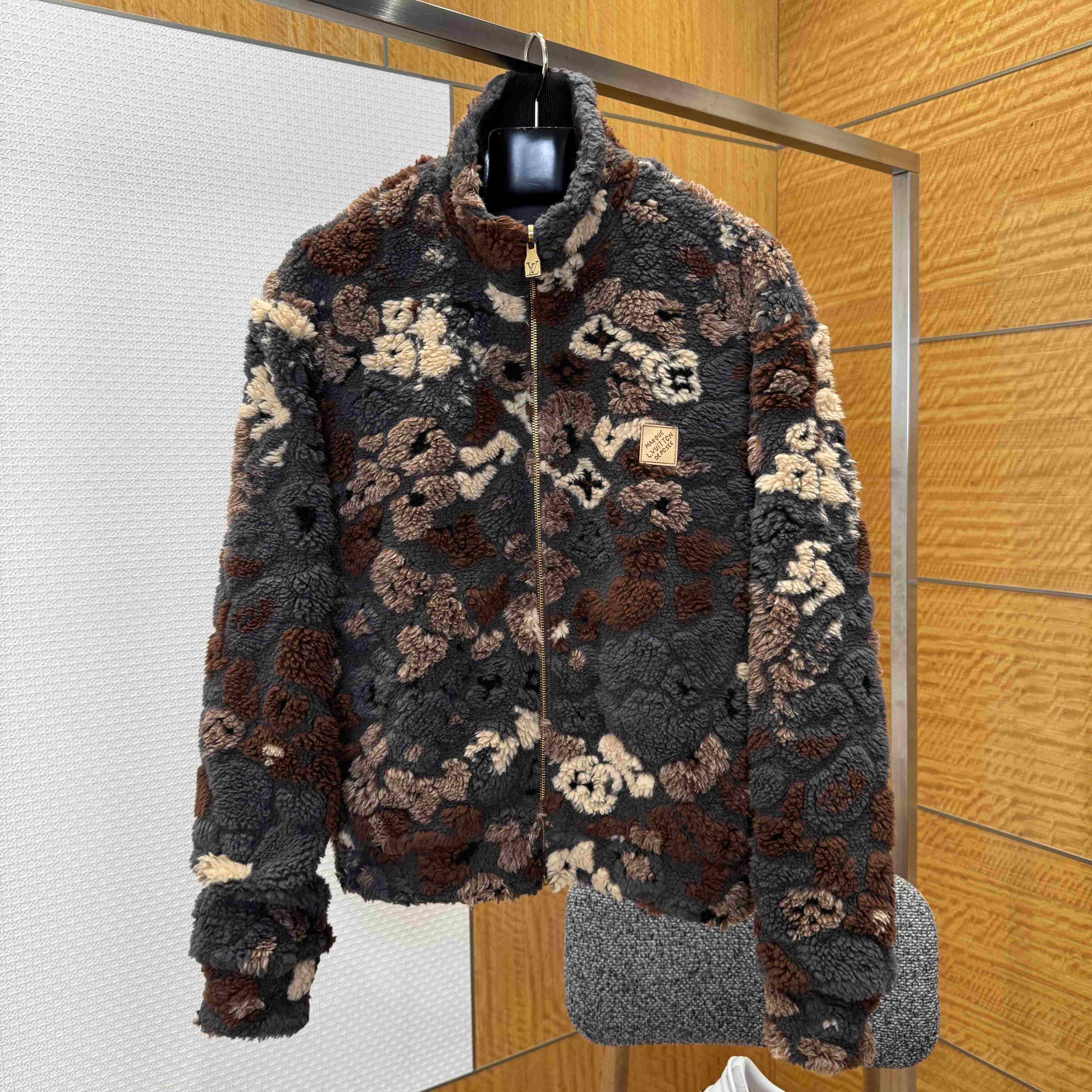 Louis Vuitton Reversible Fleece Blouson   1AIMJS - DesignerGu