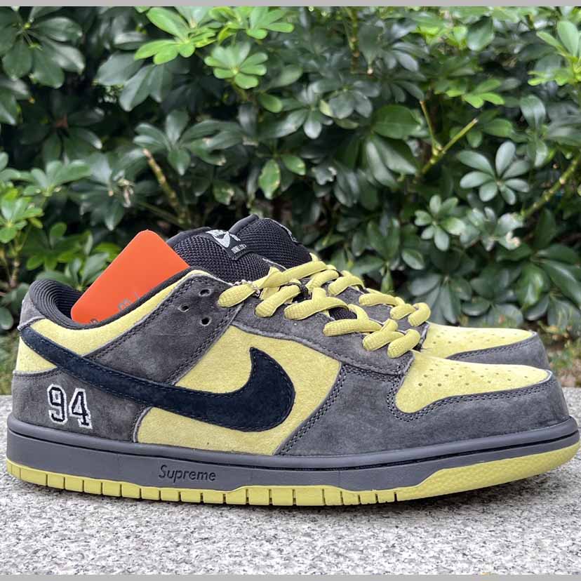 Supreme x Nike SB Dunk Low   HQ8487-300 - DesignerGu